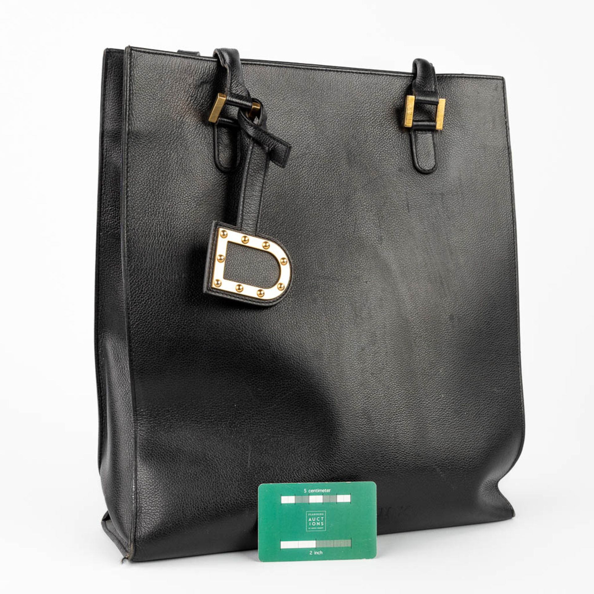 Delvaux, a 'Tote Bag' made of black leather with gold-plated hardware. (W:31,5 x H:37,5 cm) - Image 3 of 19