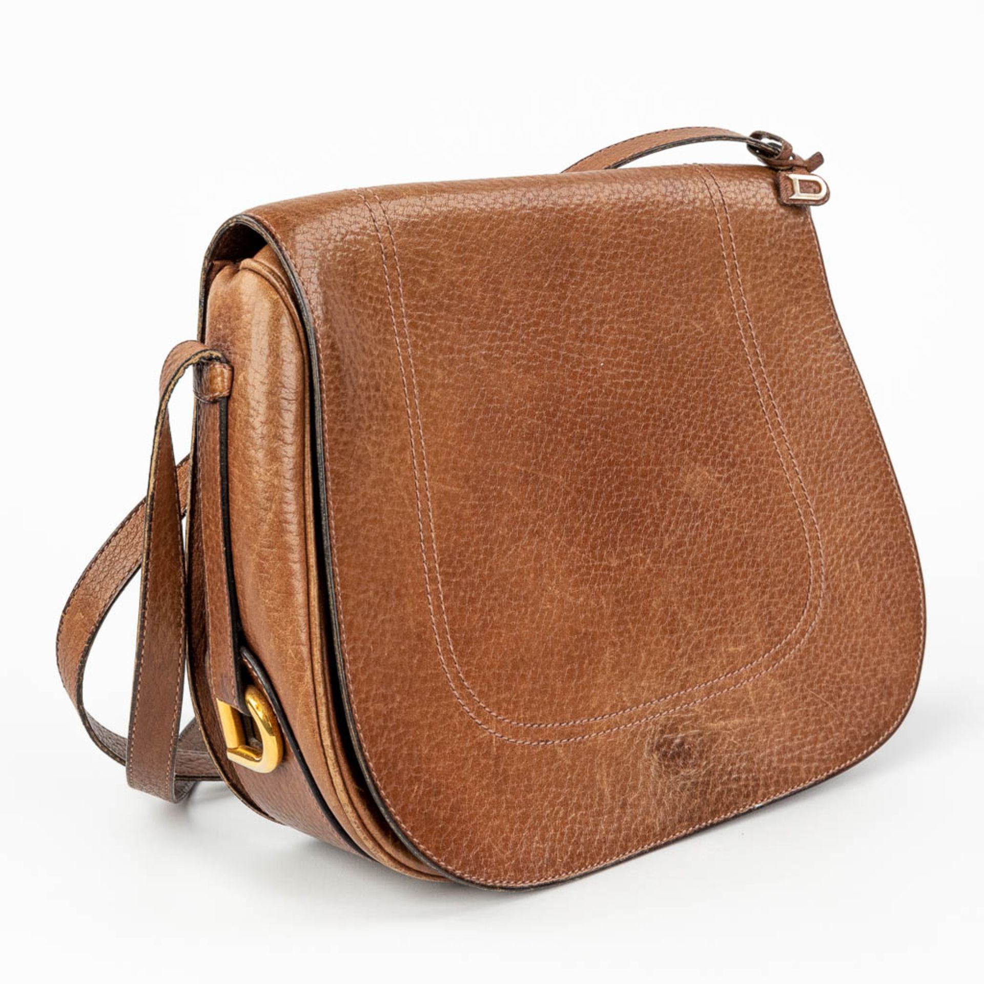 Delvaux, a cross-body handbag made of brown leather. (W:26 x H:22 cm)