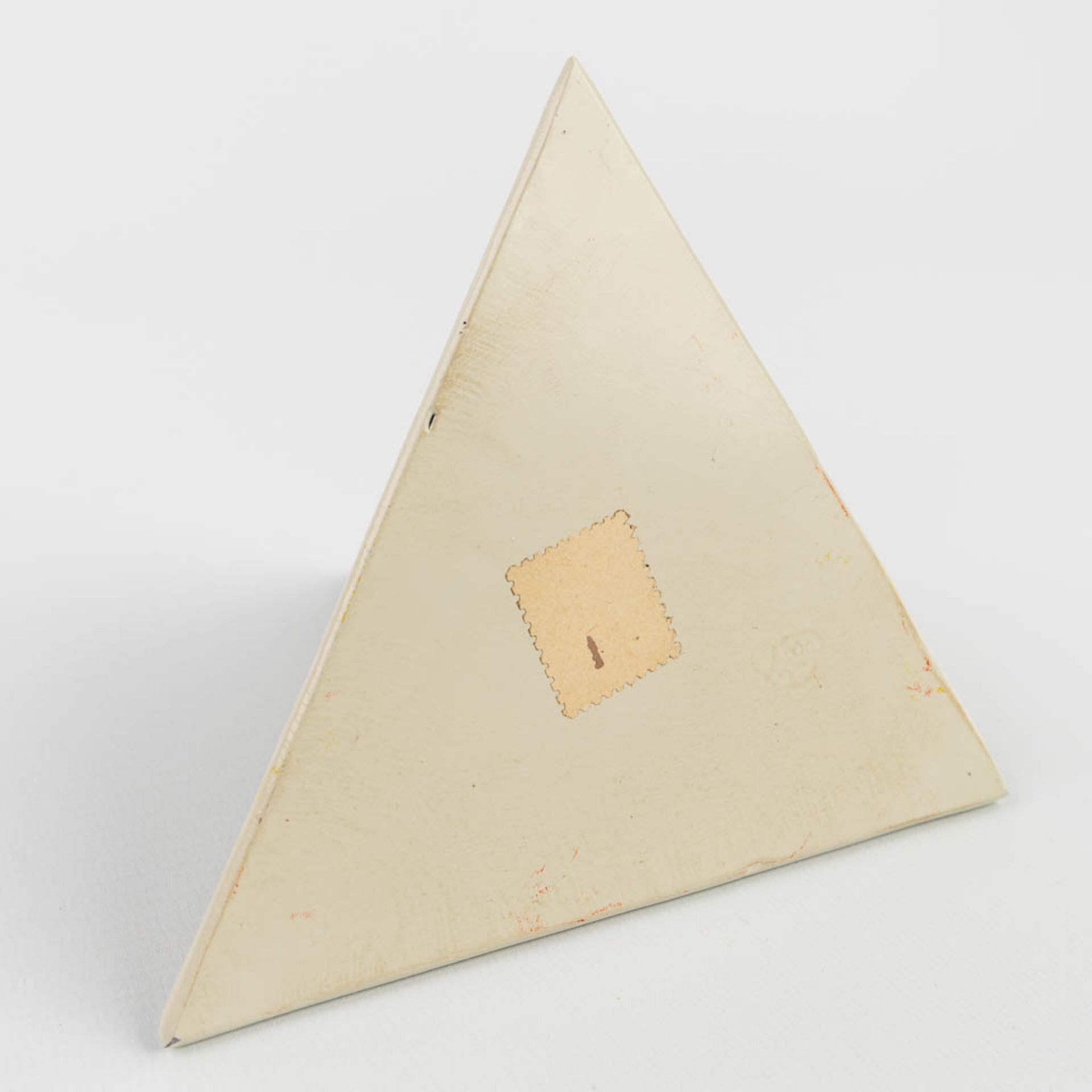 Lucio FONTANA (1899-1968) 'Pyramide' (c. 1967), gesigneerd 'AP L Fontana' (L:13,4 x W:13,3 x H:11,6 - Image 6 of 11