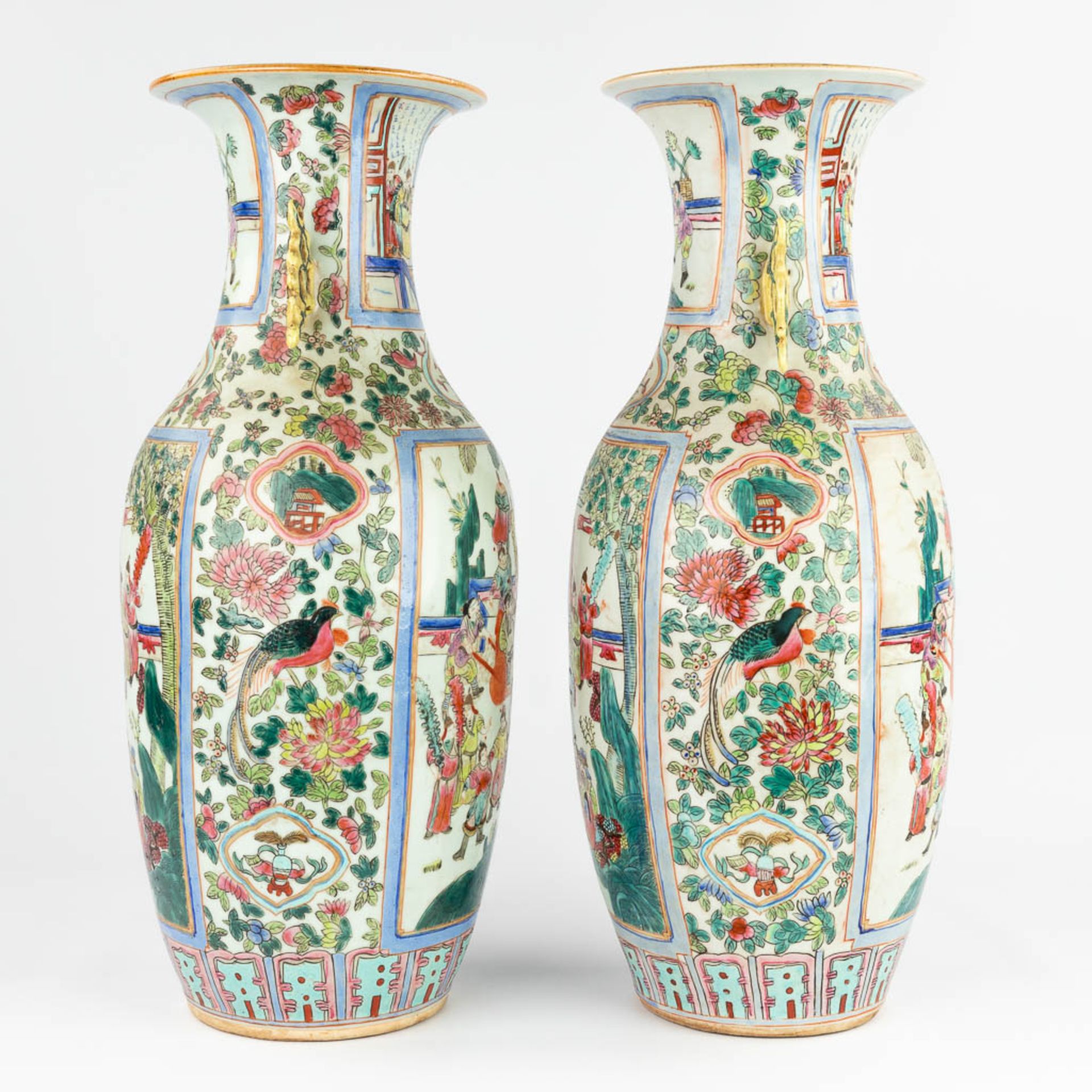A pair of Chinese vases decorated with warriors. 20th C. (H:56,5 x D:22 cm) - Image 3 of 15
