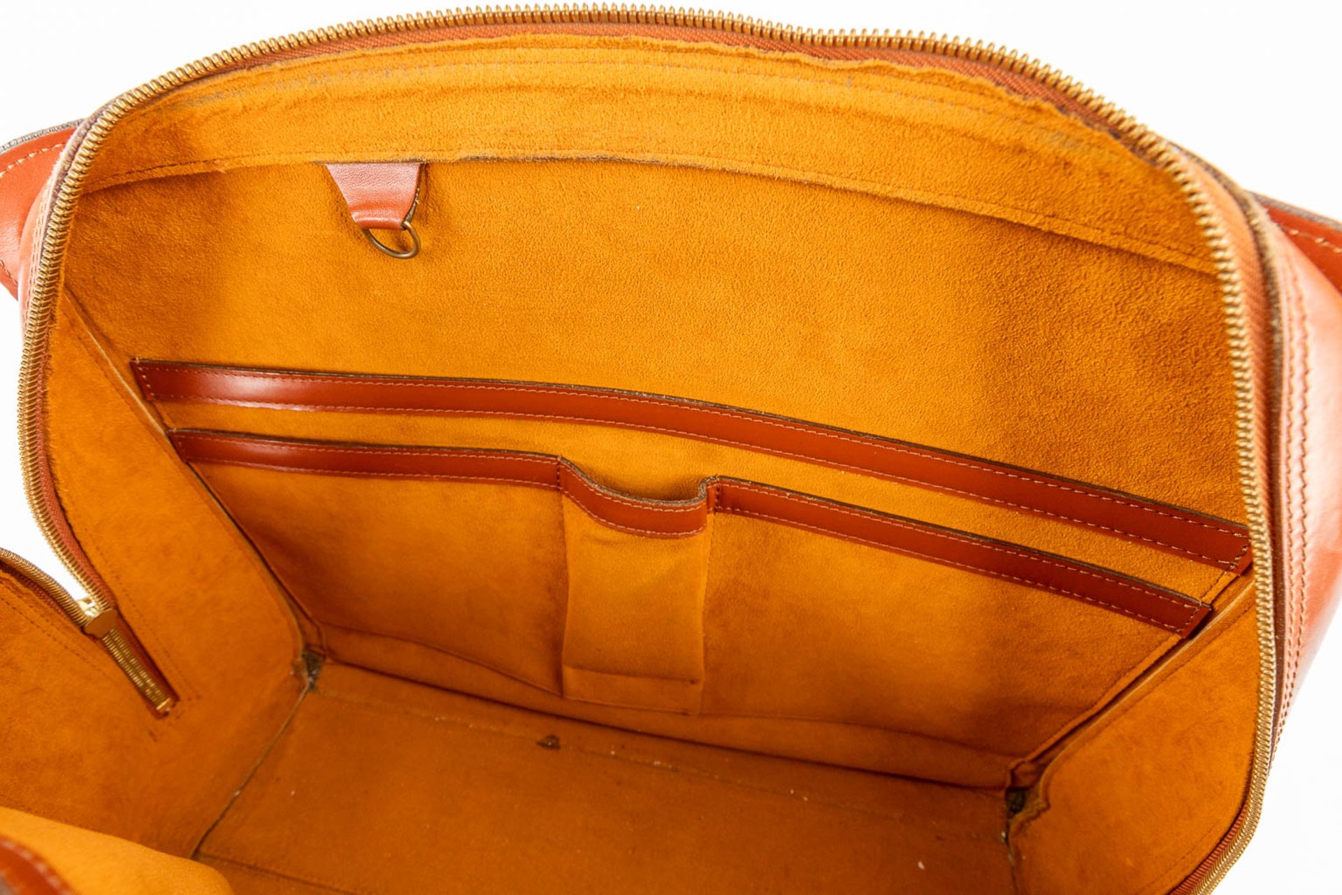 Louis Vuitton, a briefcase made of leather. (W:42 x H:32 cm) - Bild 17 aus 20