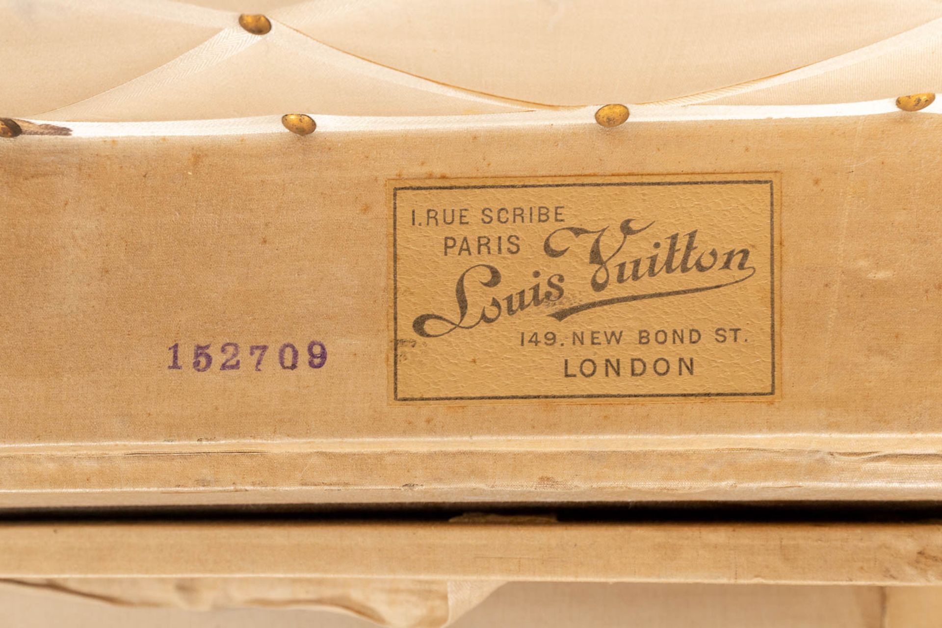 Louis Vuitton, a large and antique suitcase. (L:63 x W:113 x H:72 cm) - Bild 20 aus 25