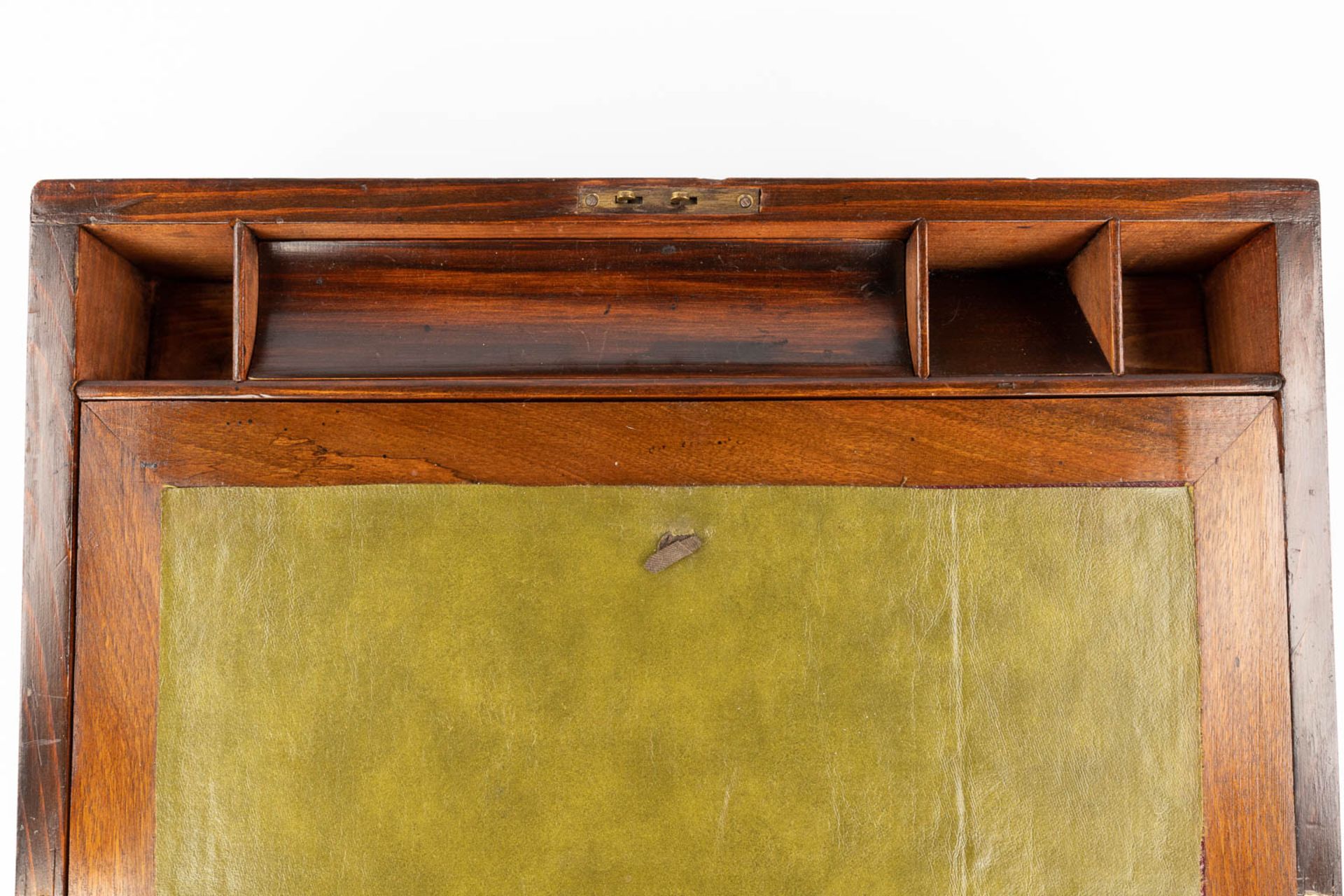 An antique slope desk. England, 19th C. (L:24 x W:40 x H:16 cm) - Image 10 of 14