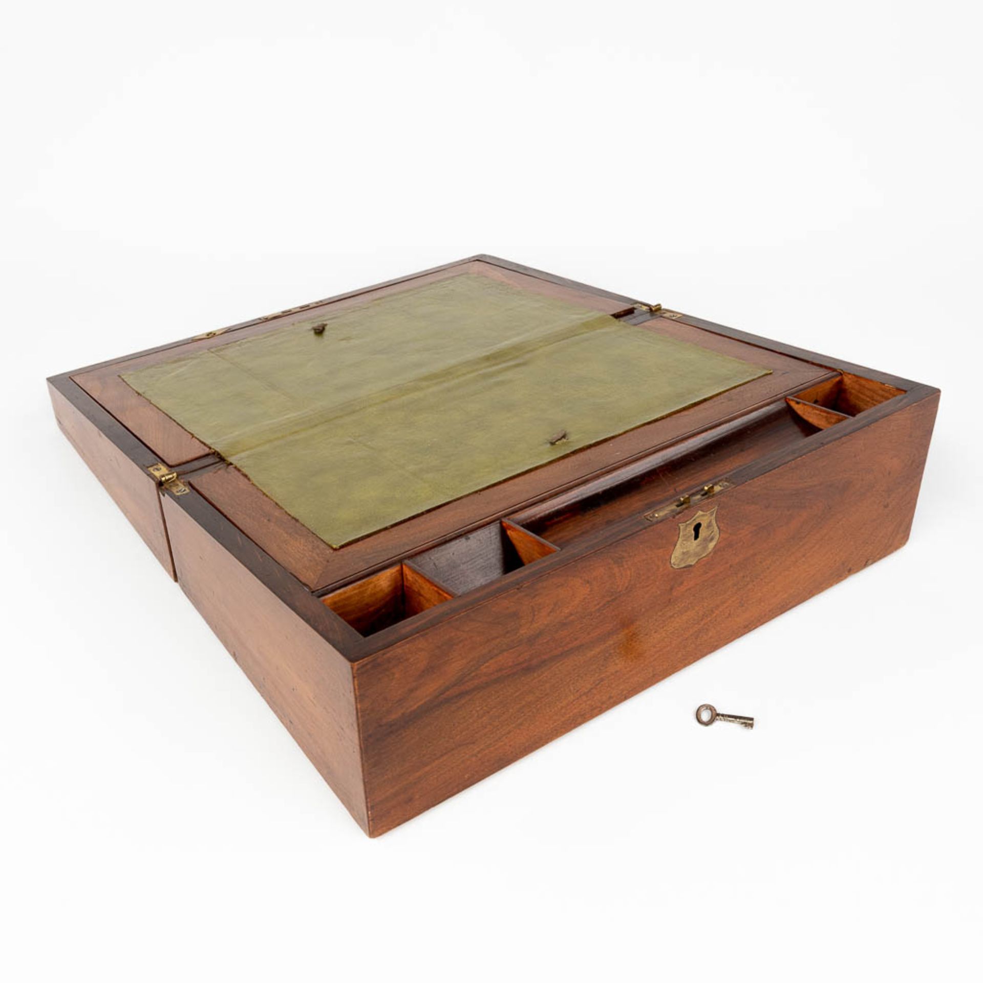 An antique slope desk. England, 19th C. (L:24 x W:40 x H:16 cm) - Image 3 of 14