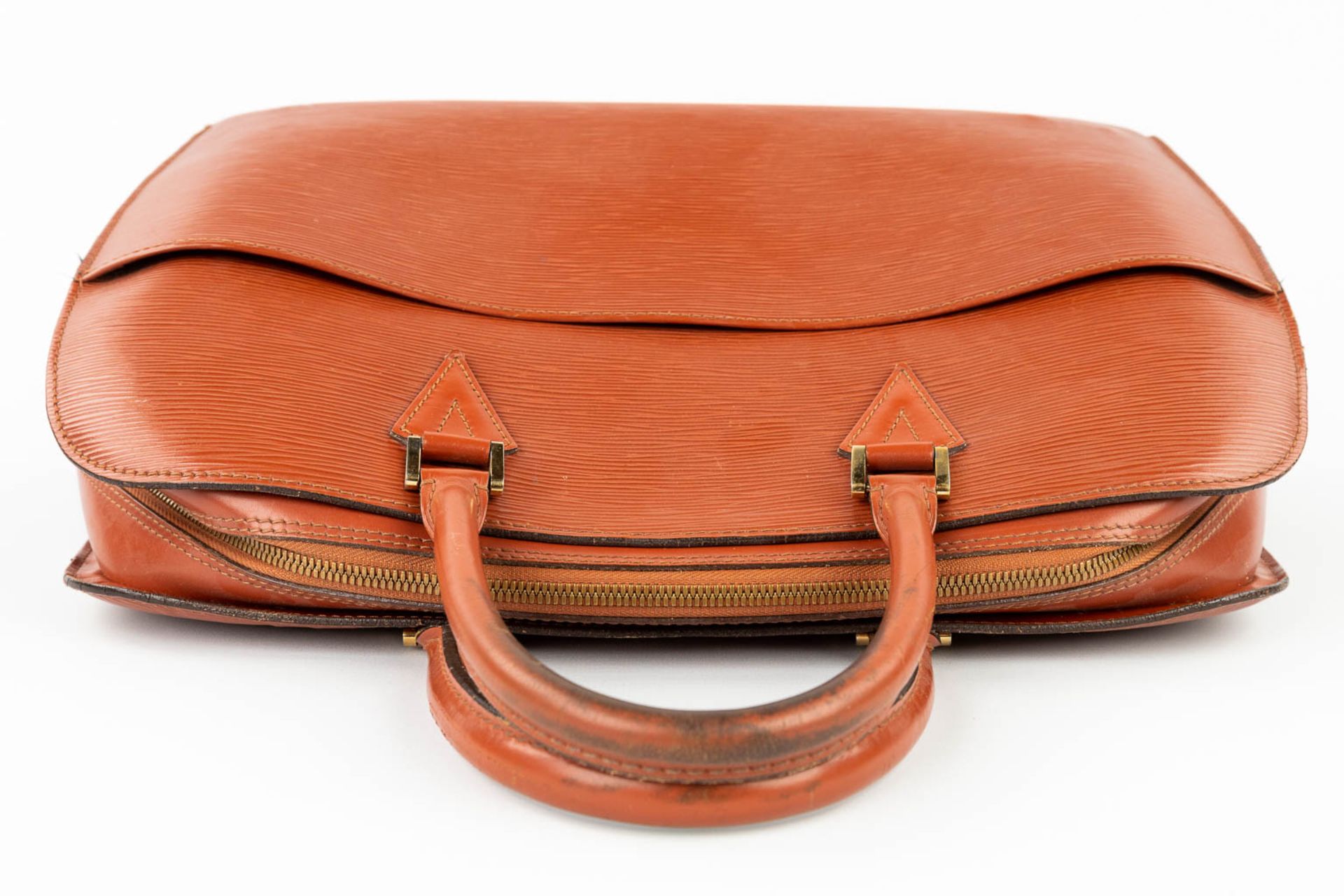 Louis Vuitton, a briefcase made of leather. (W:42 x H:32 cm) - Bild 9 aus 20