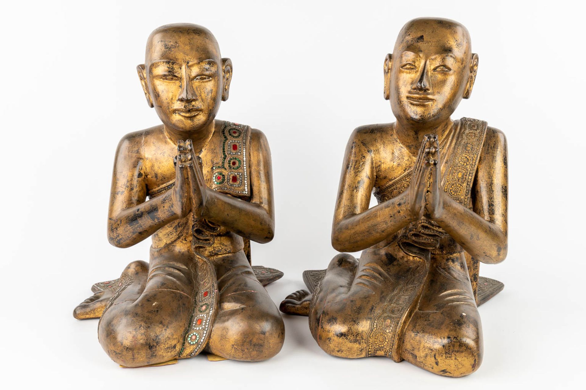 A set of 2 Thai buddha's, made of sculptured wood (L:51 x W:38 x H:47 cm) - Bild 5 aus 19