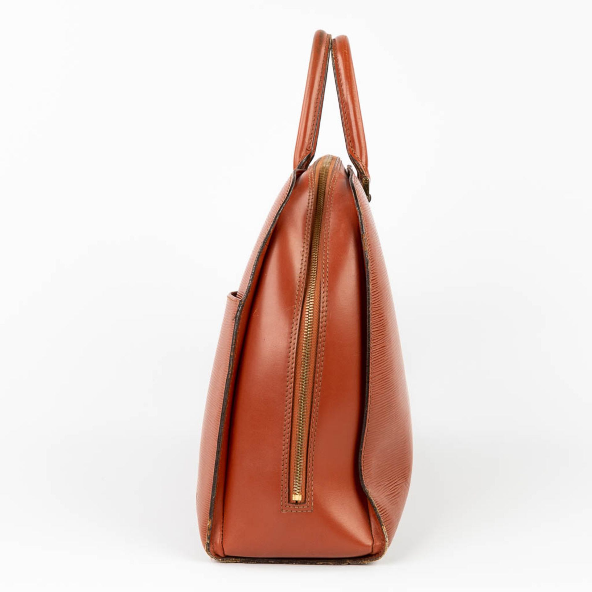 Louis Vuitton, a briefcase made of leather. (W:42 x H:32 cm) - Bild 7 aus 20