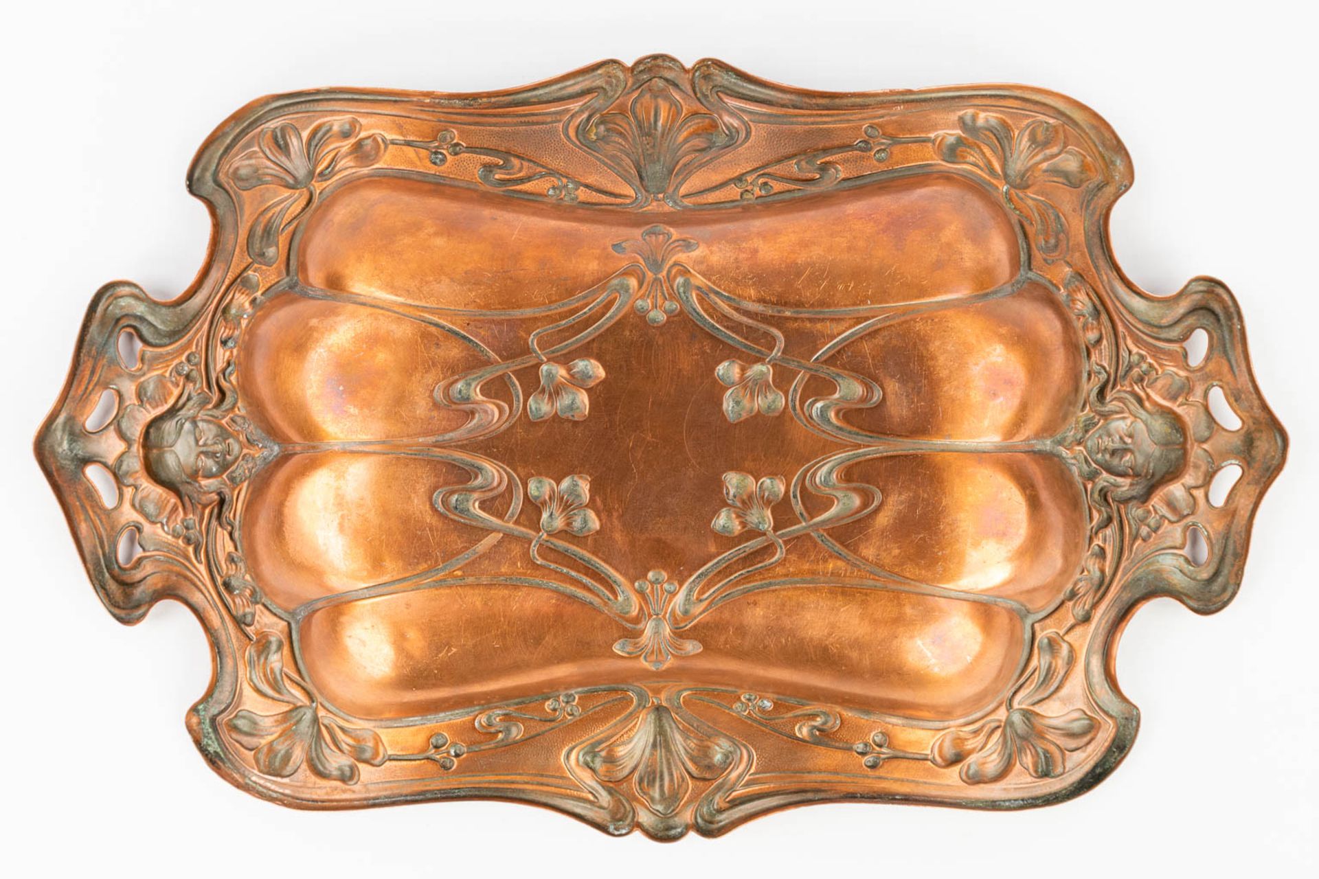 A collection of trays and table accessories made of copper in art nouveau style (L:43 x W:27 cm) - Bild 12 aus 17