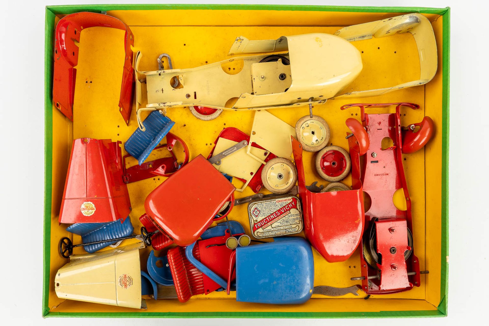 Meccano, Bayco and Assemblo, a collection 4 boxes of mid-century toys. Circa 1960. (L:30 x W:39 x H - Image 4 of 15