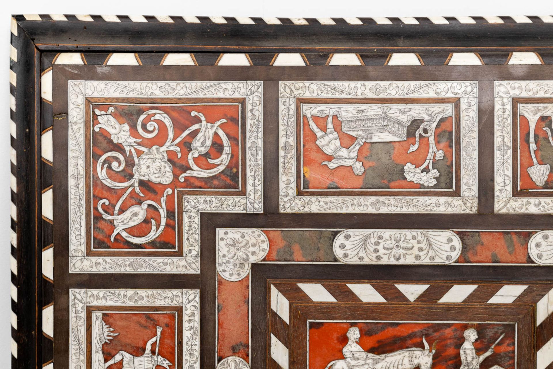 An antique tabletop, with marquetry inlay of bone and tortoiseshell. 18th C. (W:85 x H:25 cm) - Image 4 of 12