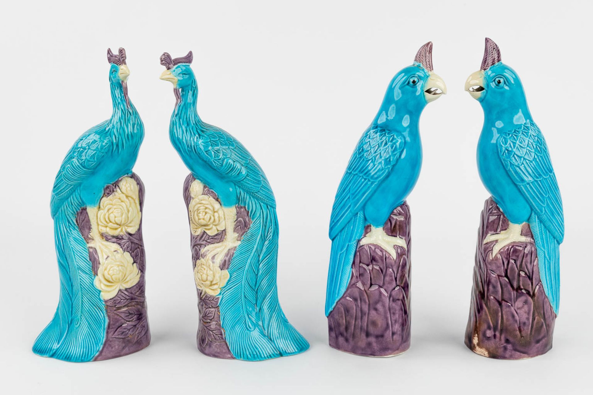 A collection of 4 pairs of foo dogs, peacocks and birds. 20th century. (H:25,5 cm) - Bild 3 aus 20