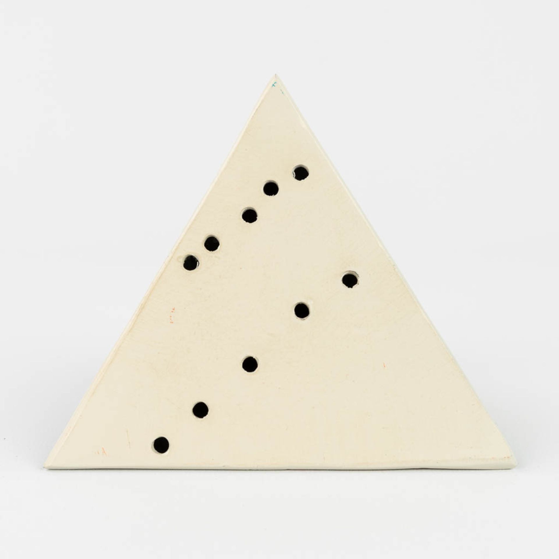 Lucio FONTANA (1899-1968) 'Pyramide' (c. 1967), gesigneerd 'AP L Fontana' (L:13,4 x W:13,3 x H:11,6 - Bild 5 aus 11