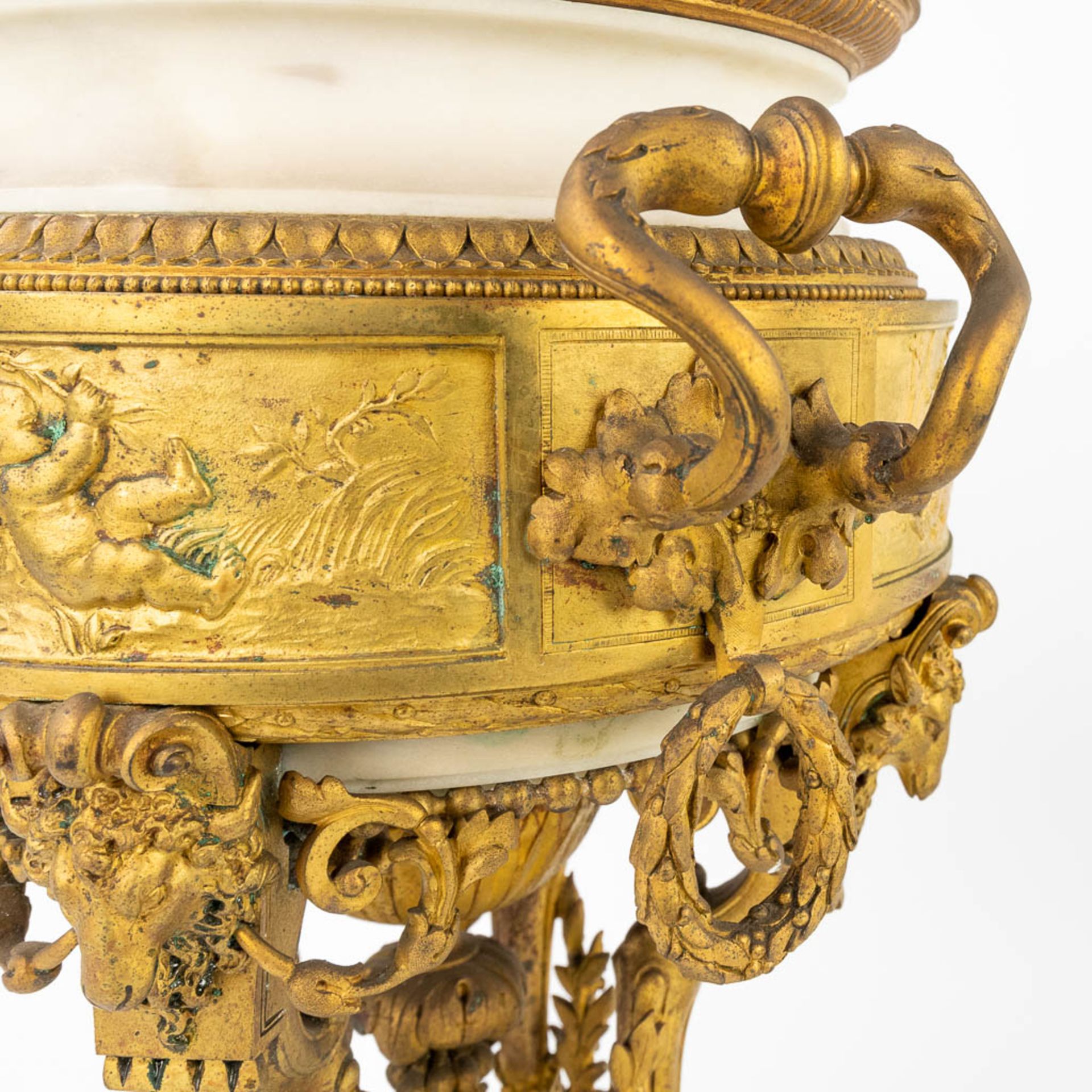 A pair of urns, made of gilt bronze and white Carrara marble in Louis XVI style. France, 19th C. (H: - Image 15 of 17