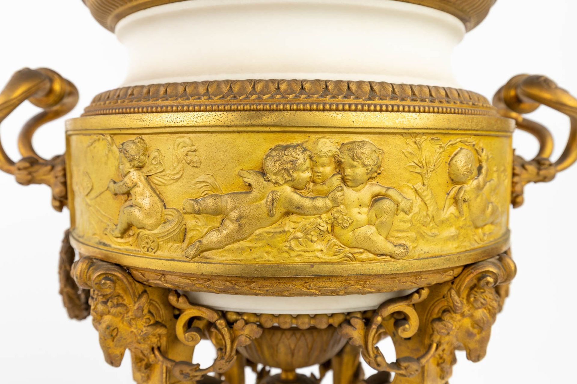 A pair of urns, made of gilt bronze and white Carrara marble in Louis XVI style. France, 19th C. (H: - Image 11 of 17