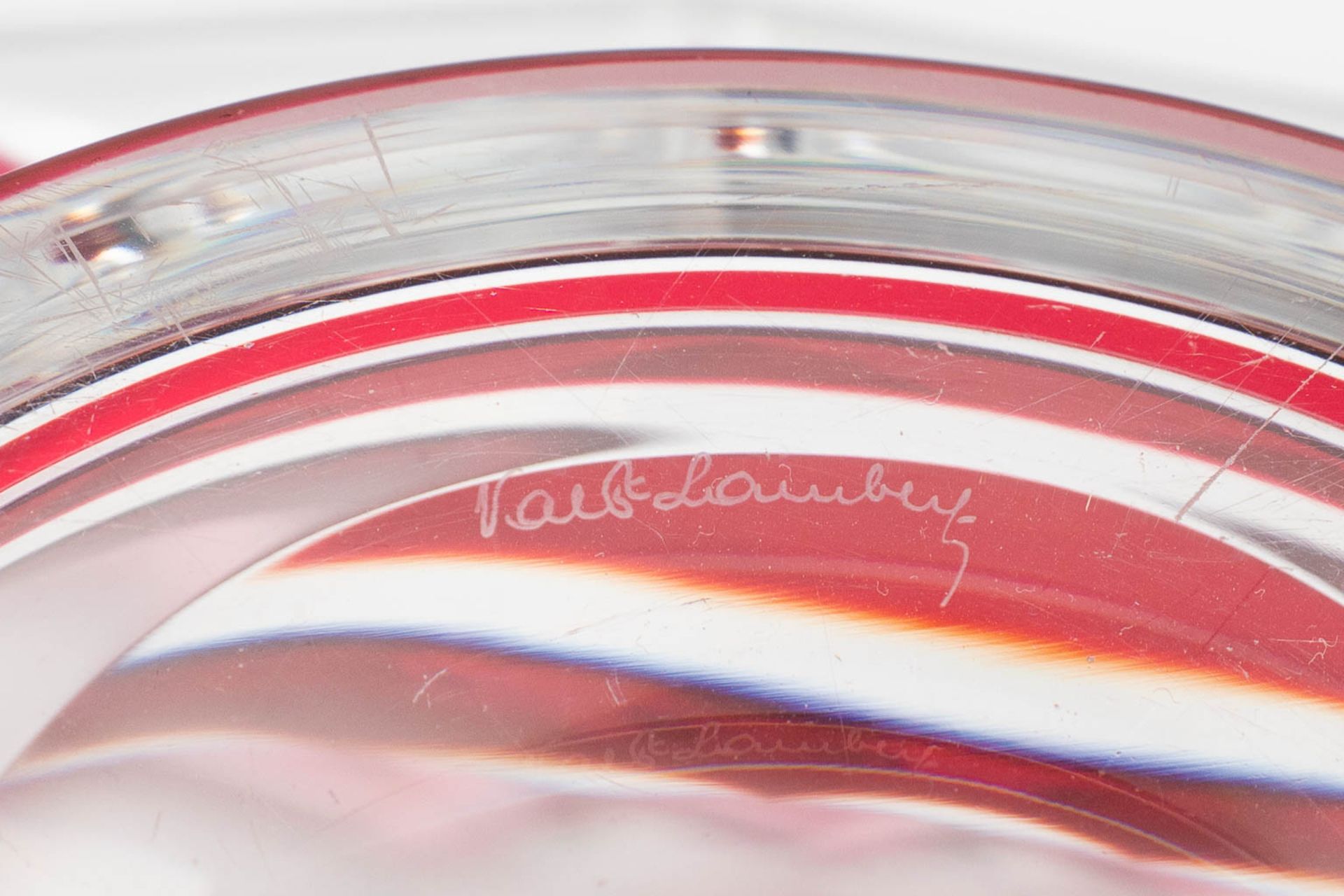 Val Saint-Lambert, a large bowl made of cut and red coloured crystal. (H:10 x D:39 cm) - Bild 10 aus 10