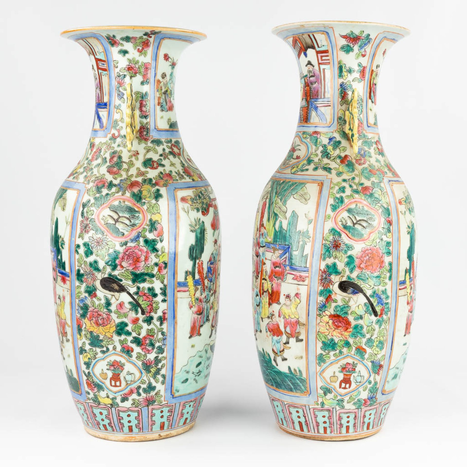 A pair of Chinese vases decorated with warriors. 20th C. (H:56,5 x D:22 cm) - Image 5 of 15