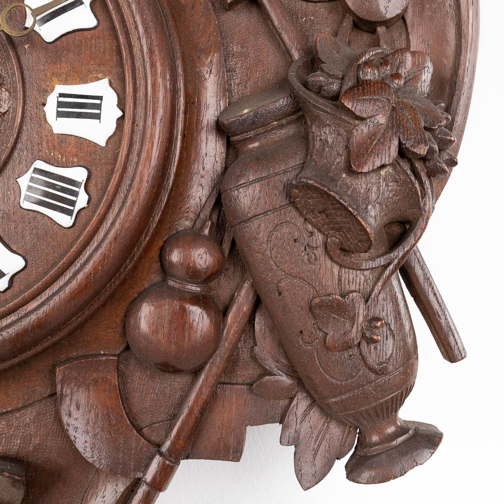A cartel clock 'Black Forest' made of sculptured wood, with a deer head. (W:45 x H:67 cm) - Image 5 of 10