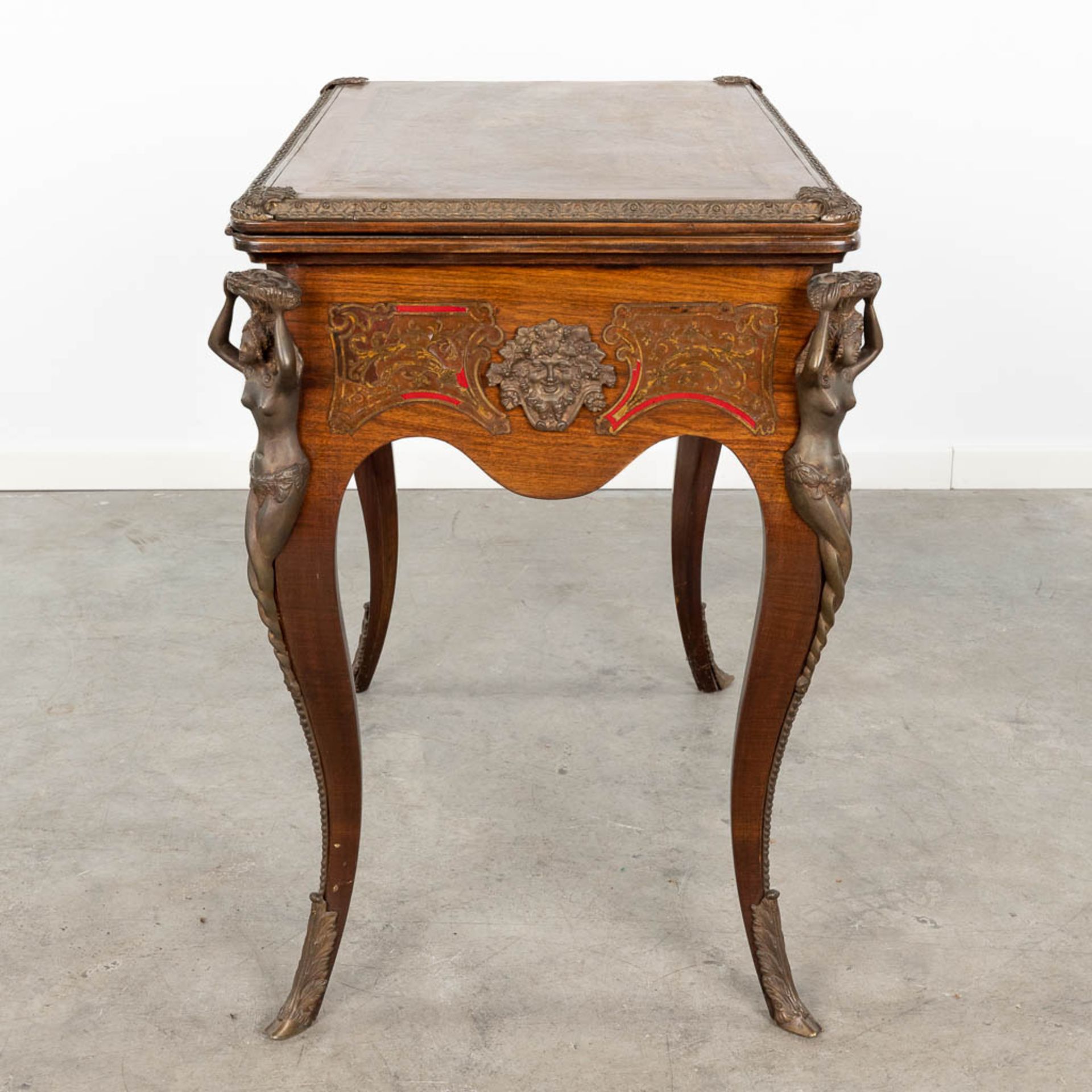 A game table inlaid in the style of boulle/Napoleon 3 mounted with bronze. Circa 1970. (L:52 x W:80 - Bild 6 aus 15