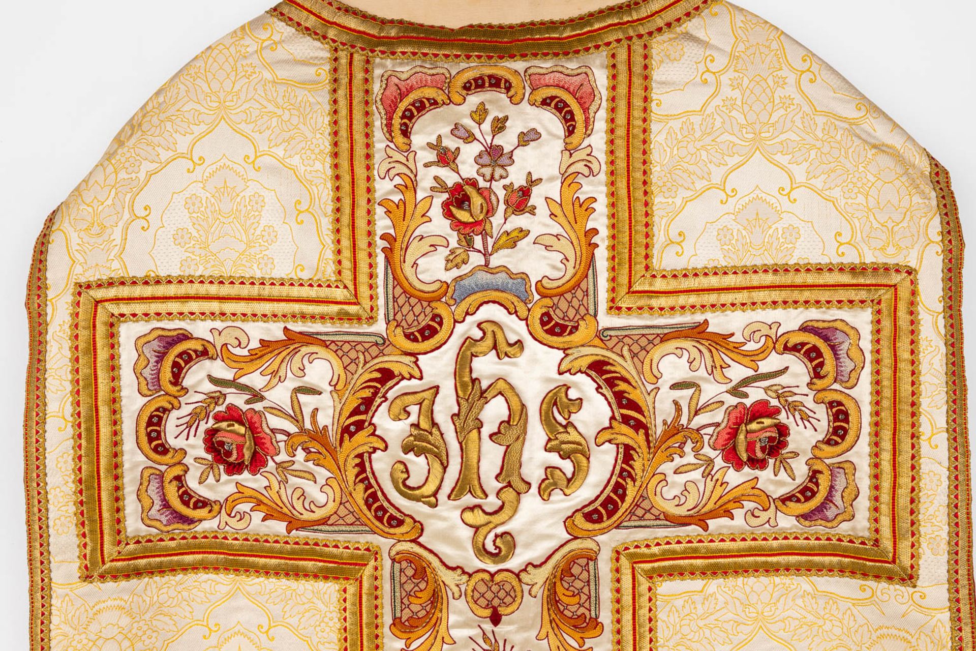 A Roman Chasuble and two Dalmatics, decorated with thick gold thread and embroidery in floral motive - Image 7 of 23