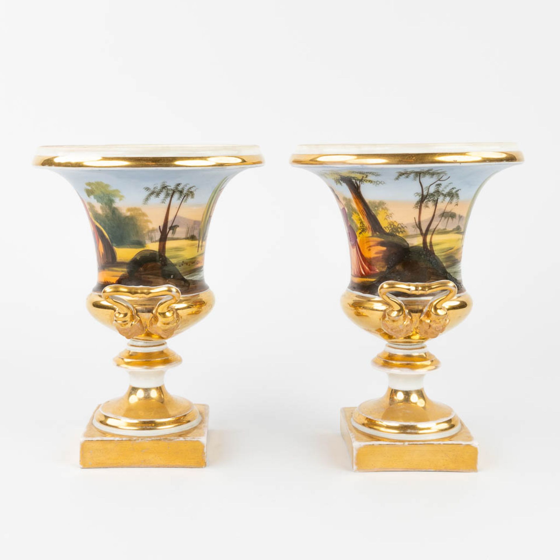 A pair of vases with a hand-painted decor in empire style. 19th century. (W:17 x H:22 cm) - Bild 7 aus 13