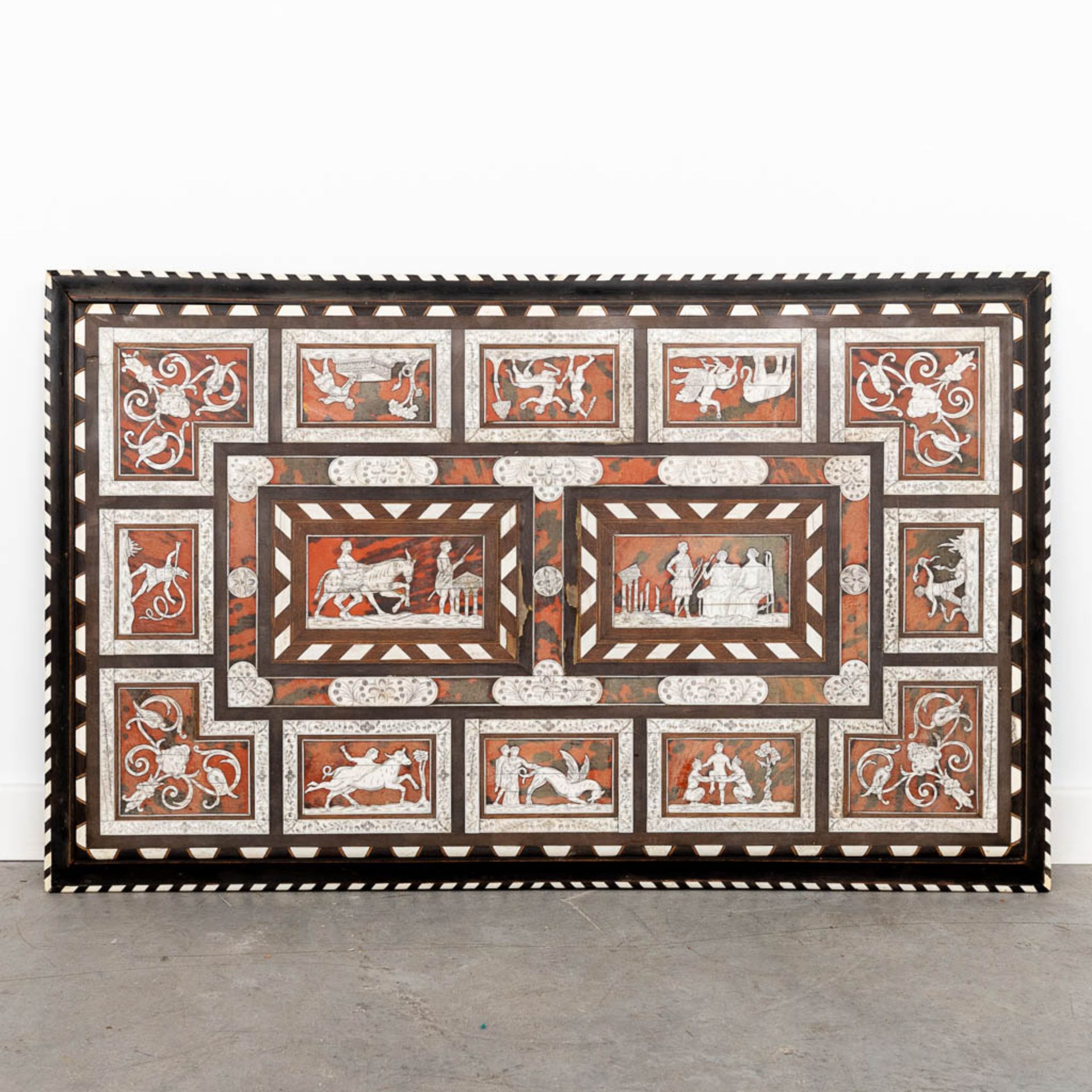 An antique tabletop, with marquetry inlay of bone and tortoiseshell. 18th C. (W:85 x H:25 cm) - Image 3 of 12