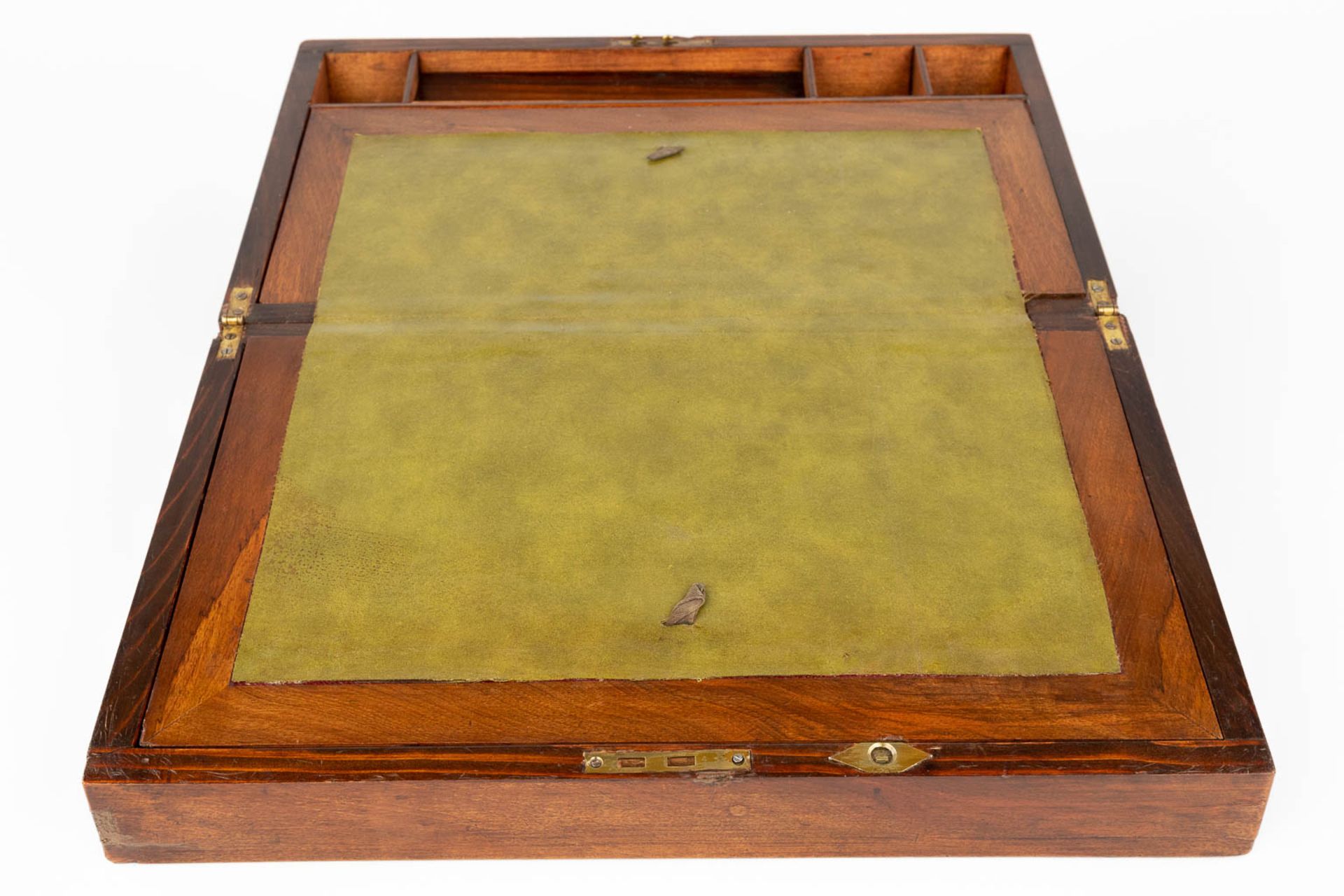 An antique slope desk. England, 19th C. (L:24 x W:40 x H:16 cm) - Image 9 of 14