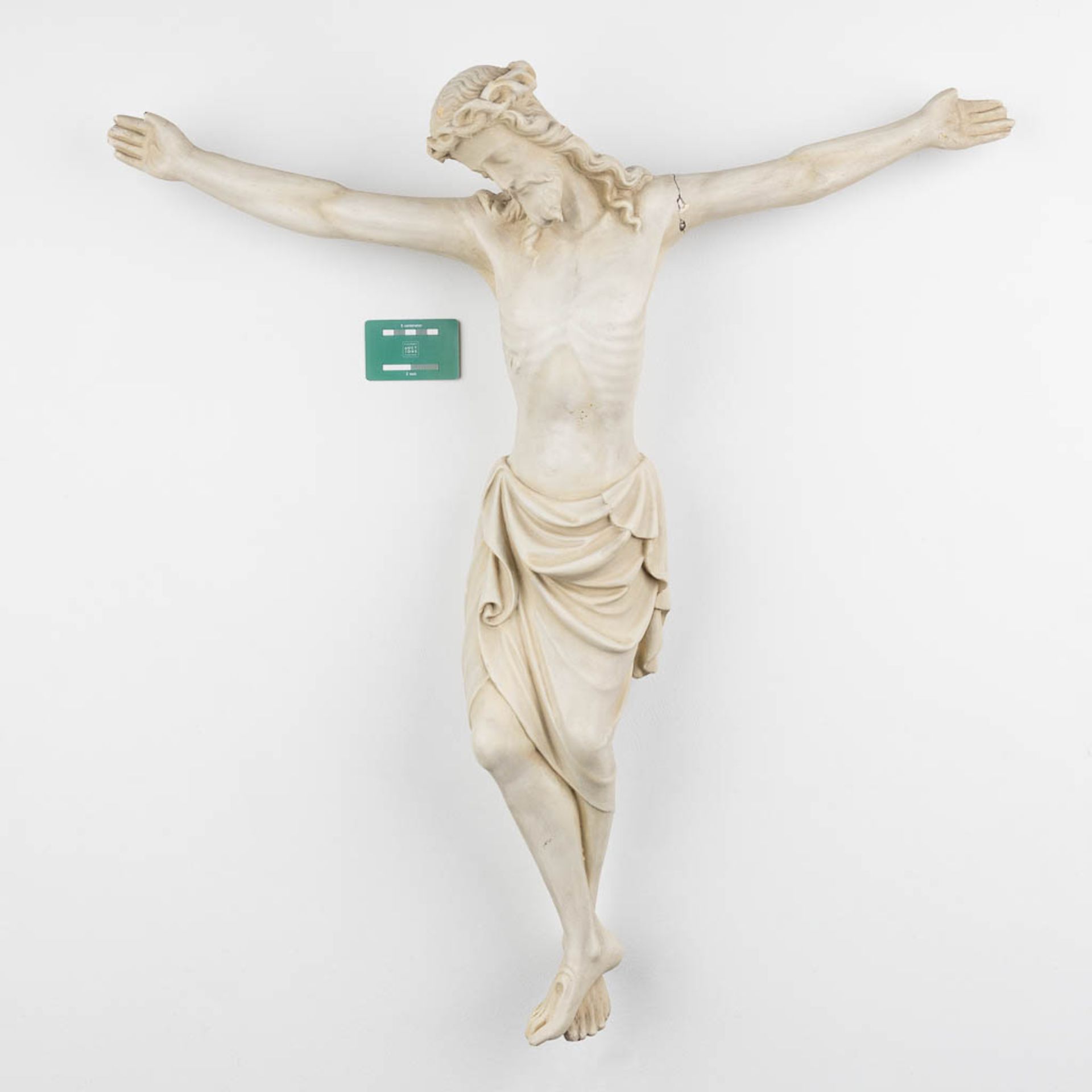 A 'Corpus Christi' made of patinated plaster, 20th C. (W:80 x H:83 cm) - Bild 2 aus 10