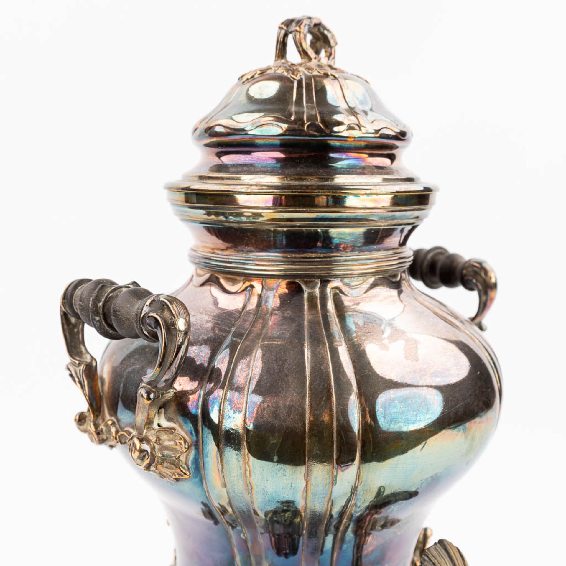 A samovar made of silver-plated metal in Louis XV style. (L:20,5 x W:17 x H:41,5 cm) - Bild 13 aus 15