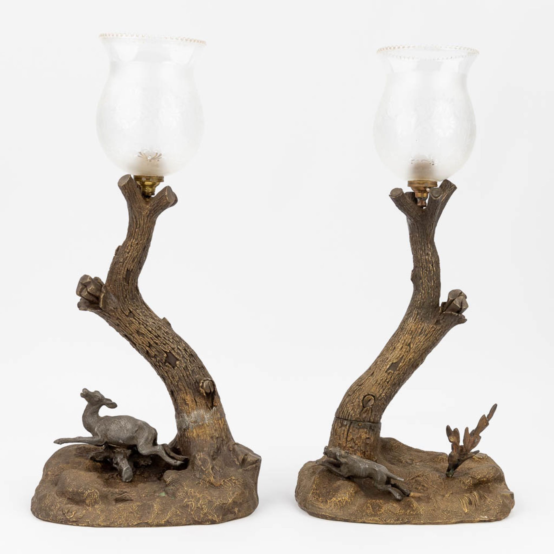 A pair of table lamps with hunting scnes, probably Vienna bronze. Circa 1900. (L:15 x W:23 x H:47