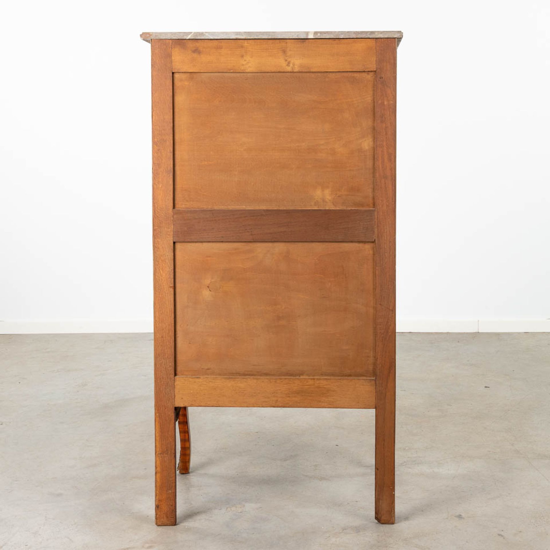 A 7 drawer cabinet finished with marquetry inlay and a marble top. Circa 1970. (L:43 x W:77 x H:135 - Bild 6 aus 14