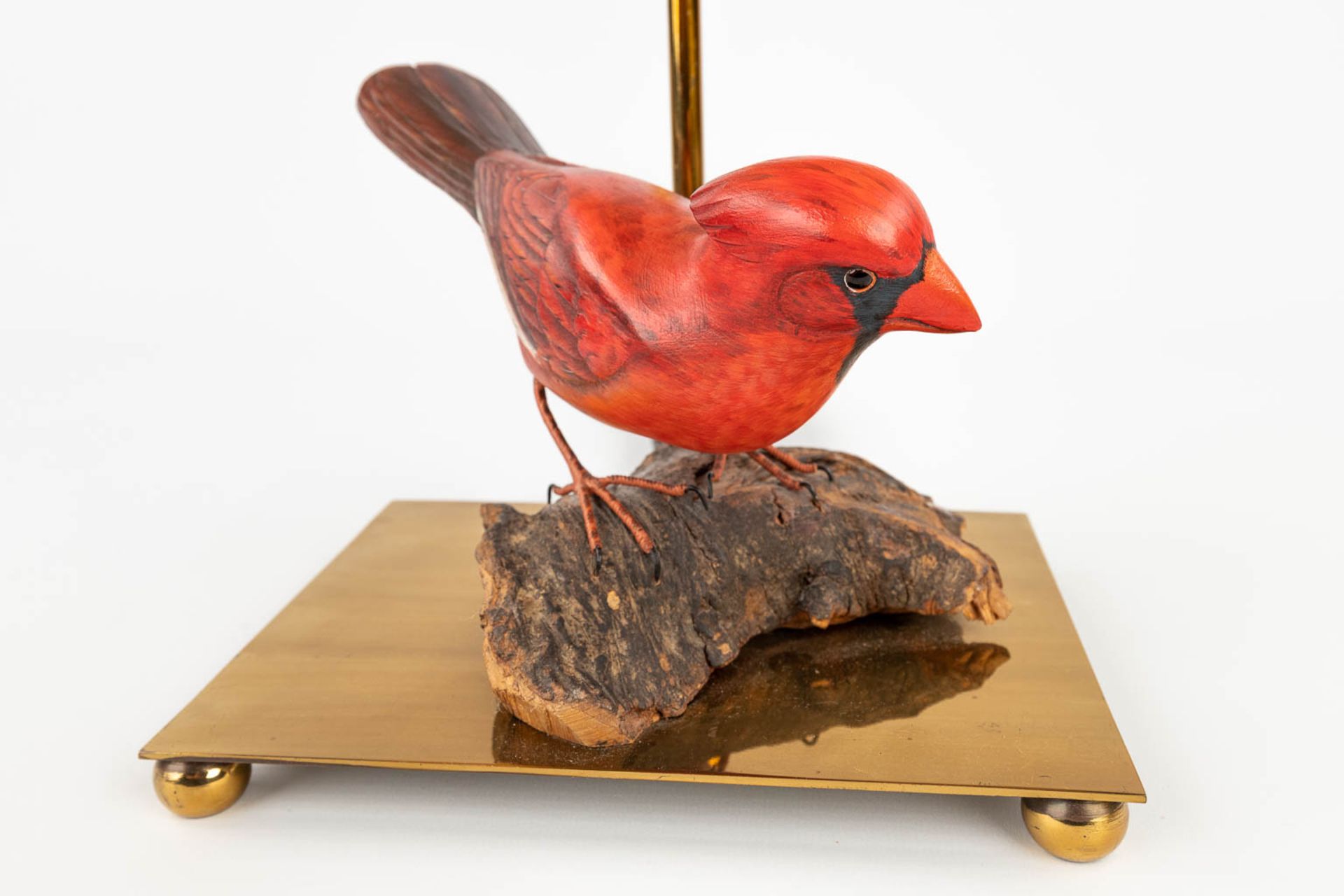 A mid-century table lamp with a 'Northern Cardinal' bird. (H:30 cm) - Image 10 of 12