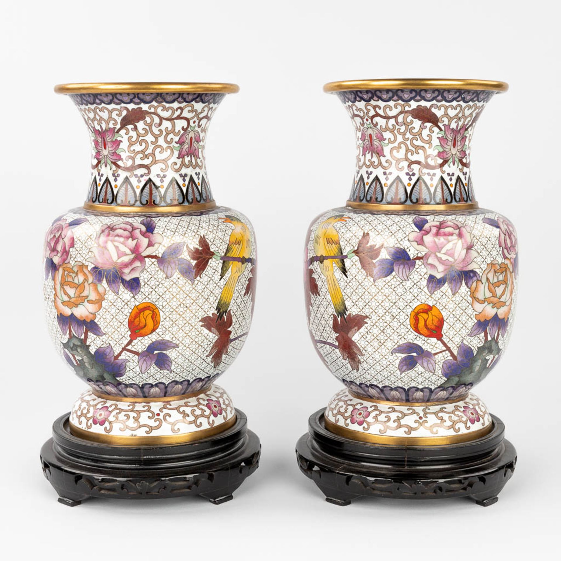 A pair of cloisonnŽ vases with flower and bird decor, in the original box. (H:31 x D:19 cm) (H:31 - Bild 19 aus 19