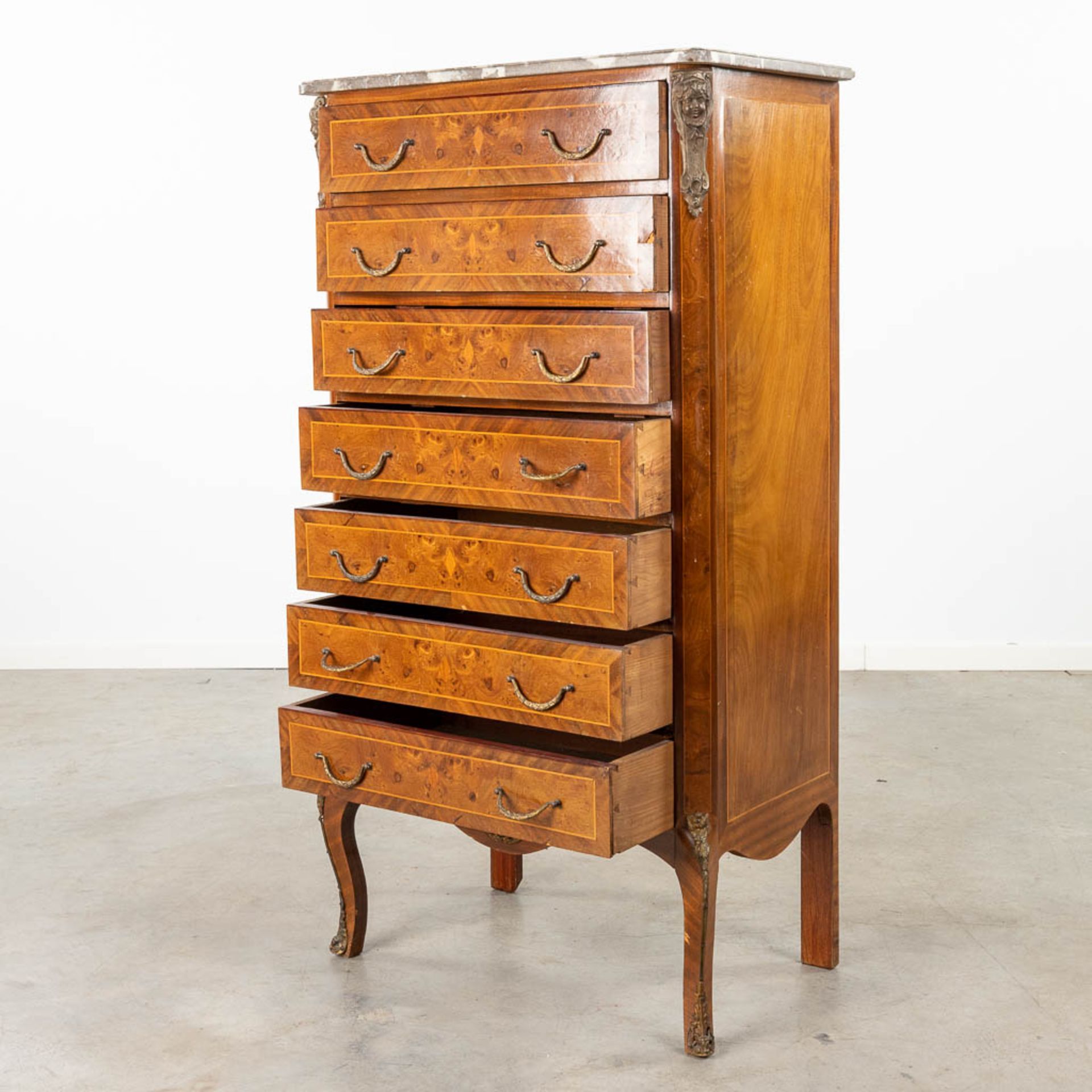 A 7 drawer cabinet finished with marquetry inlay and a marble top. Circa 1970. (L:43 x W:77 x H:135 - Bild 4 aus 14