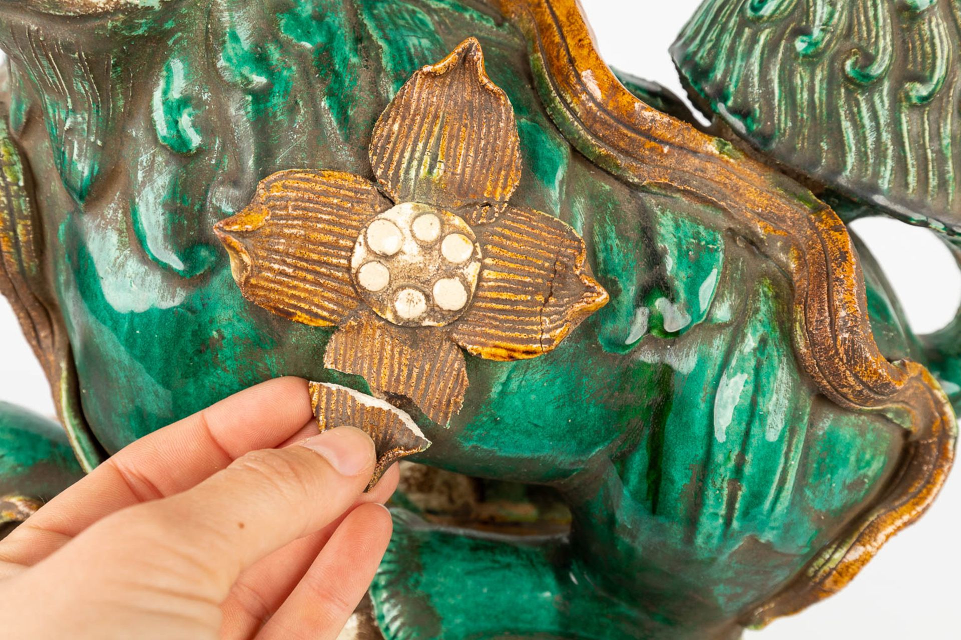 A large foo dog made of glazed stoneware. 20th century. (L:17 x W:38 x H:49 cm) - Image 11 of 15