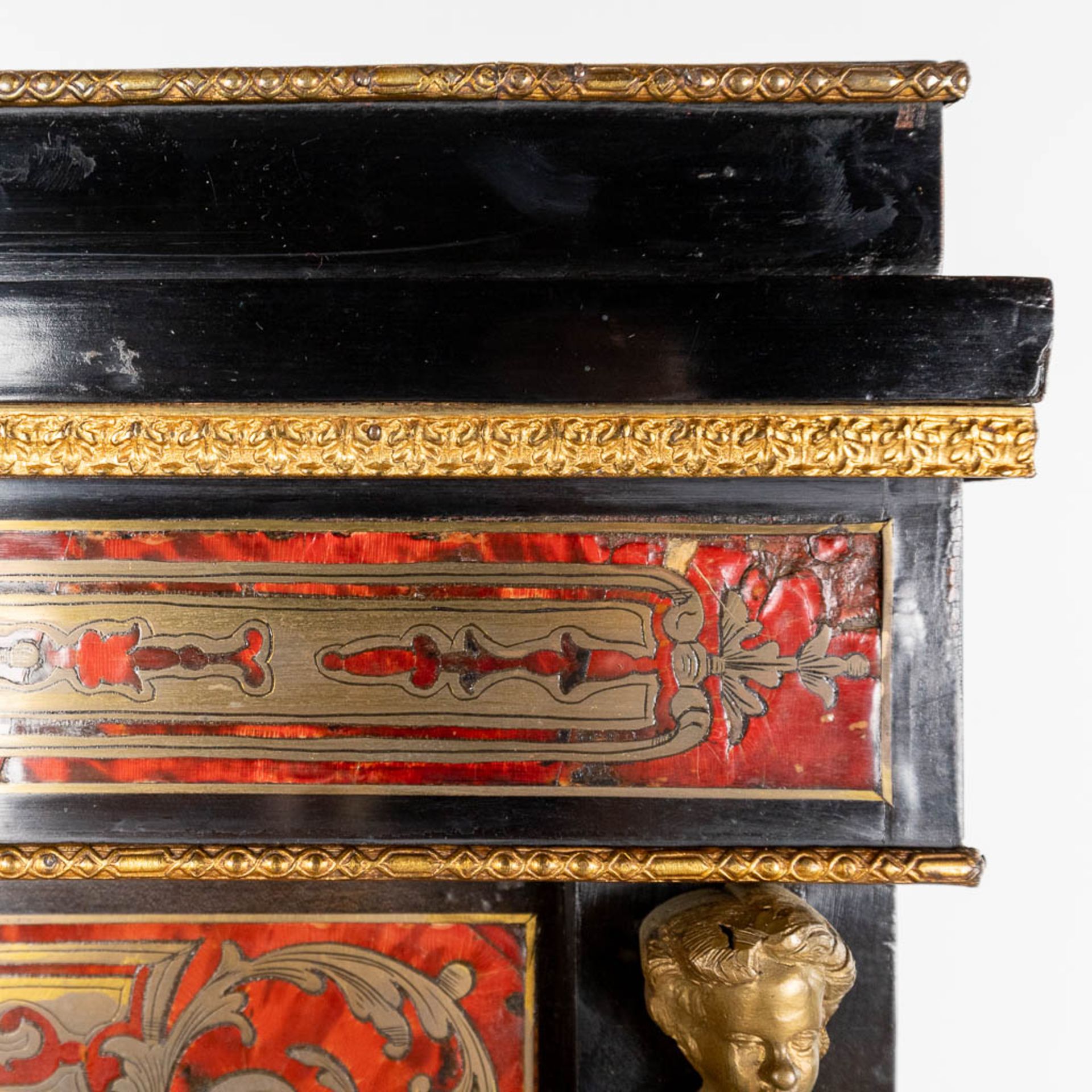 An antique display cabinet with boulle inlay, Napoleon 3 period (L:40 x W:70 x H:180 cm) - Image 10 of 16