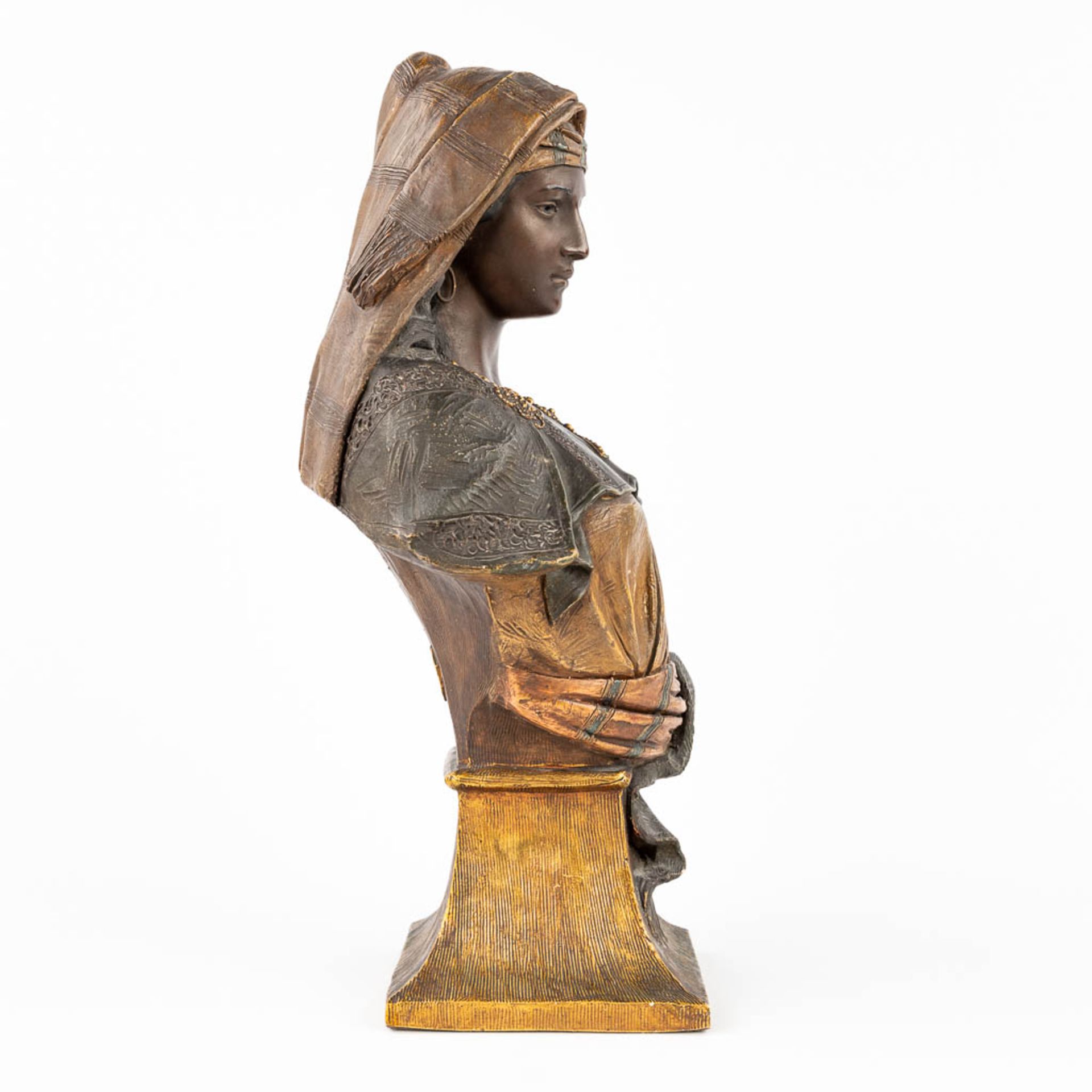 Friedrich GOLDSCHEIDER (1845-1897) 'Bust of a Berber' patinated terracotta. (W:28 x H:44 cm) - Image 4 of 13