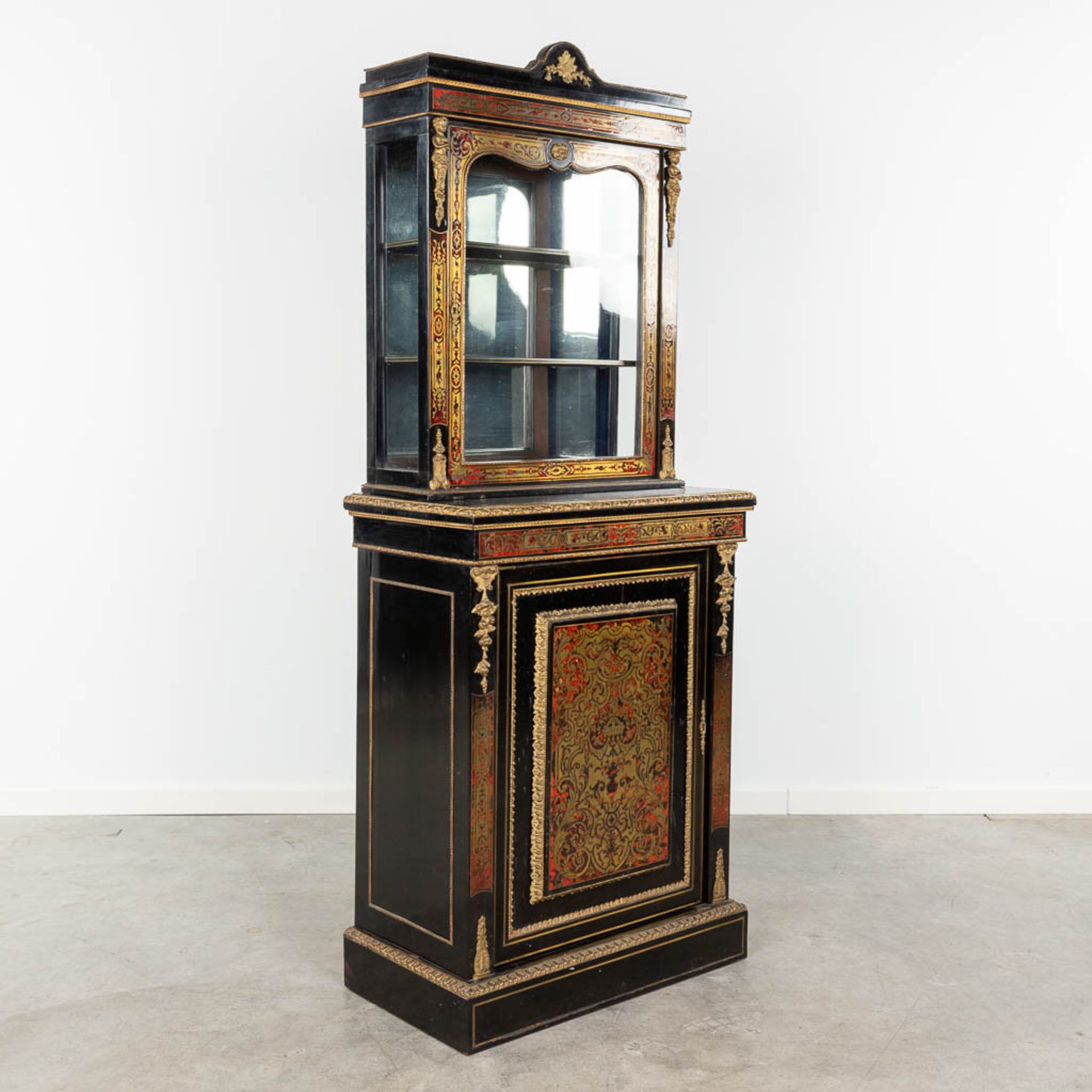 An antique display cabinet with boulle inlay, Napoleon 3 period (L:40 x W:70 x H:180 cm) - Image 3 of 16