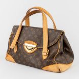 Louis Vuitton model 'Beverly' a handbag made of leather. (W:43 x H:23 cm)