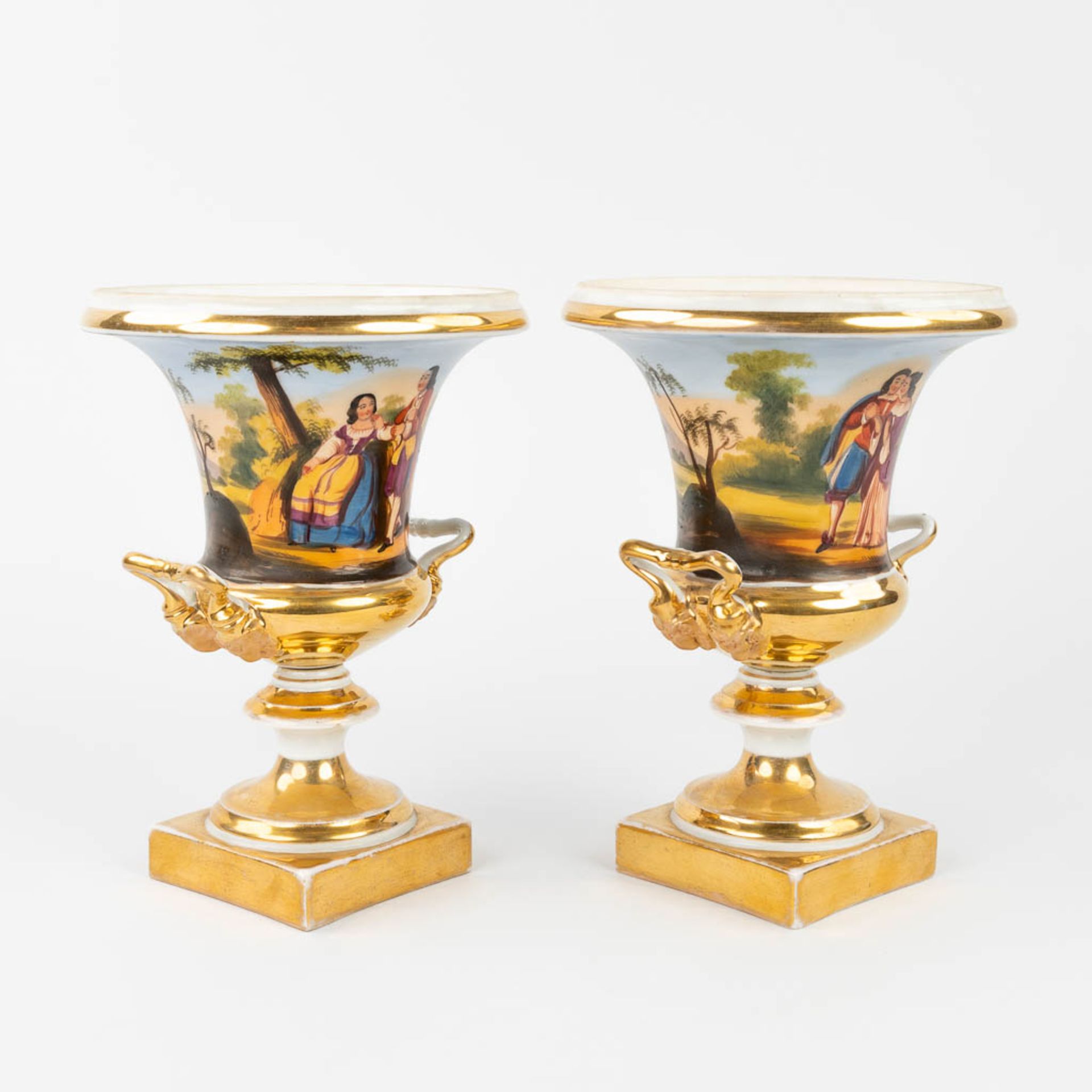 A pair of vases with a hand-painted decor in empire style. 19th century. (W:17 x H:22 cm) - Bild 3 aus 13