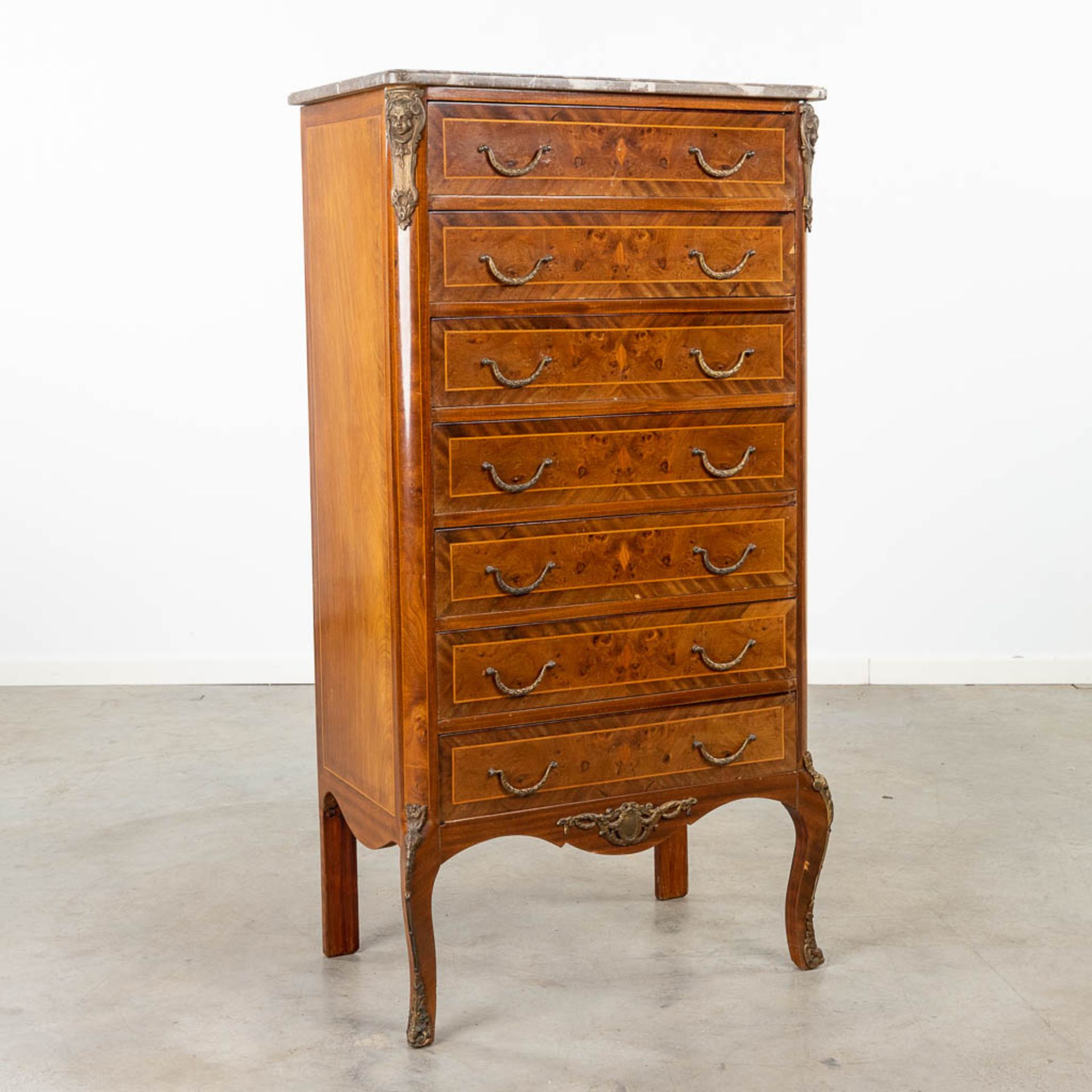 A 7 drawer cabinet finished with marquetry inlay and a marble top. Circa 1970. (L:43 x W:77 x H:135 - Bild 3 aus 14