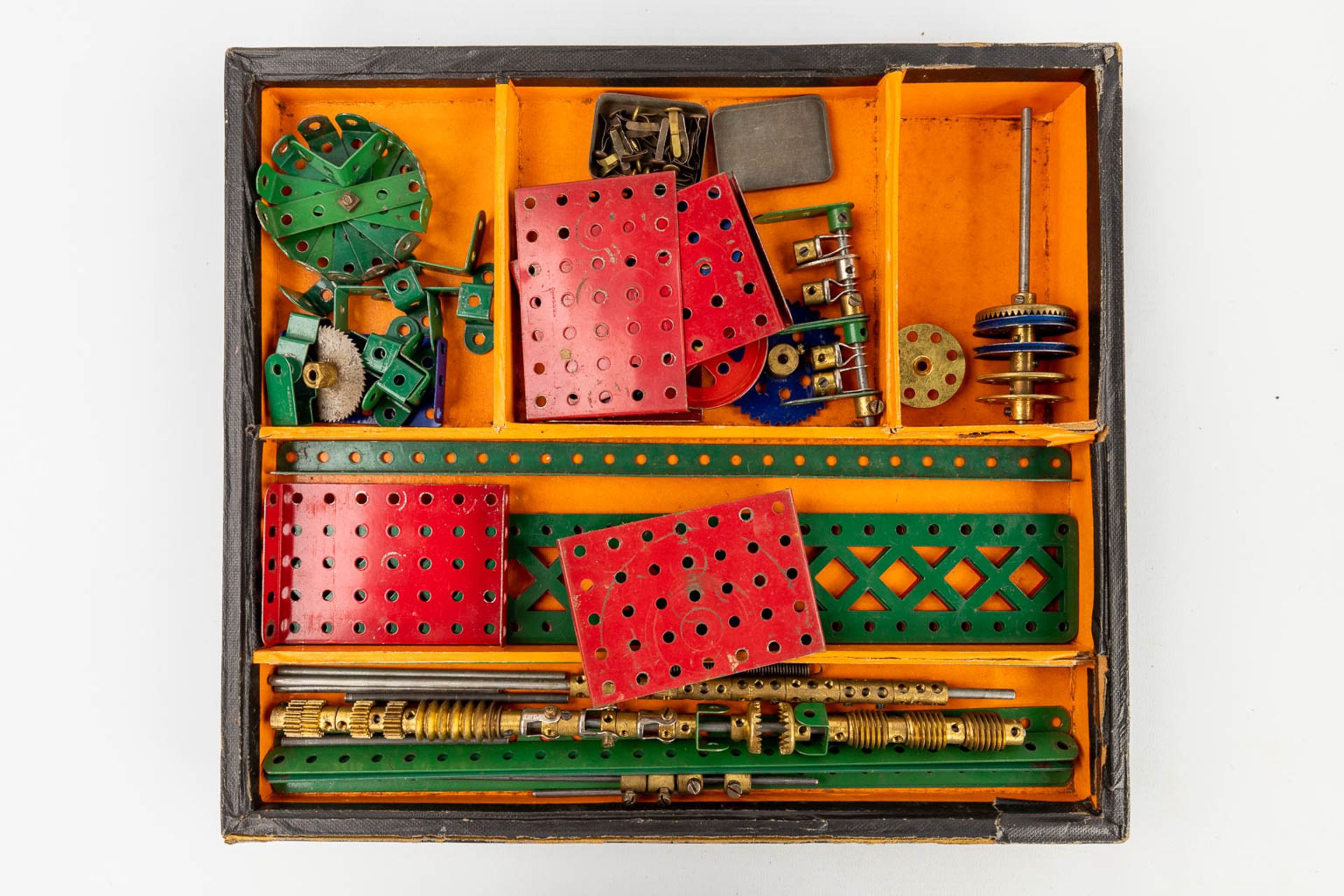 Meccano, Bayco and Assemblo, a collection 4 boxes of mid-century toys. Circa 1960. (L:30 x W:39 x H - Image 10 of 15