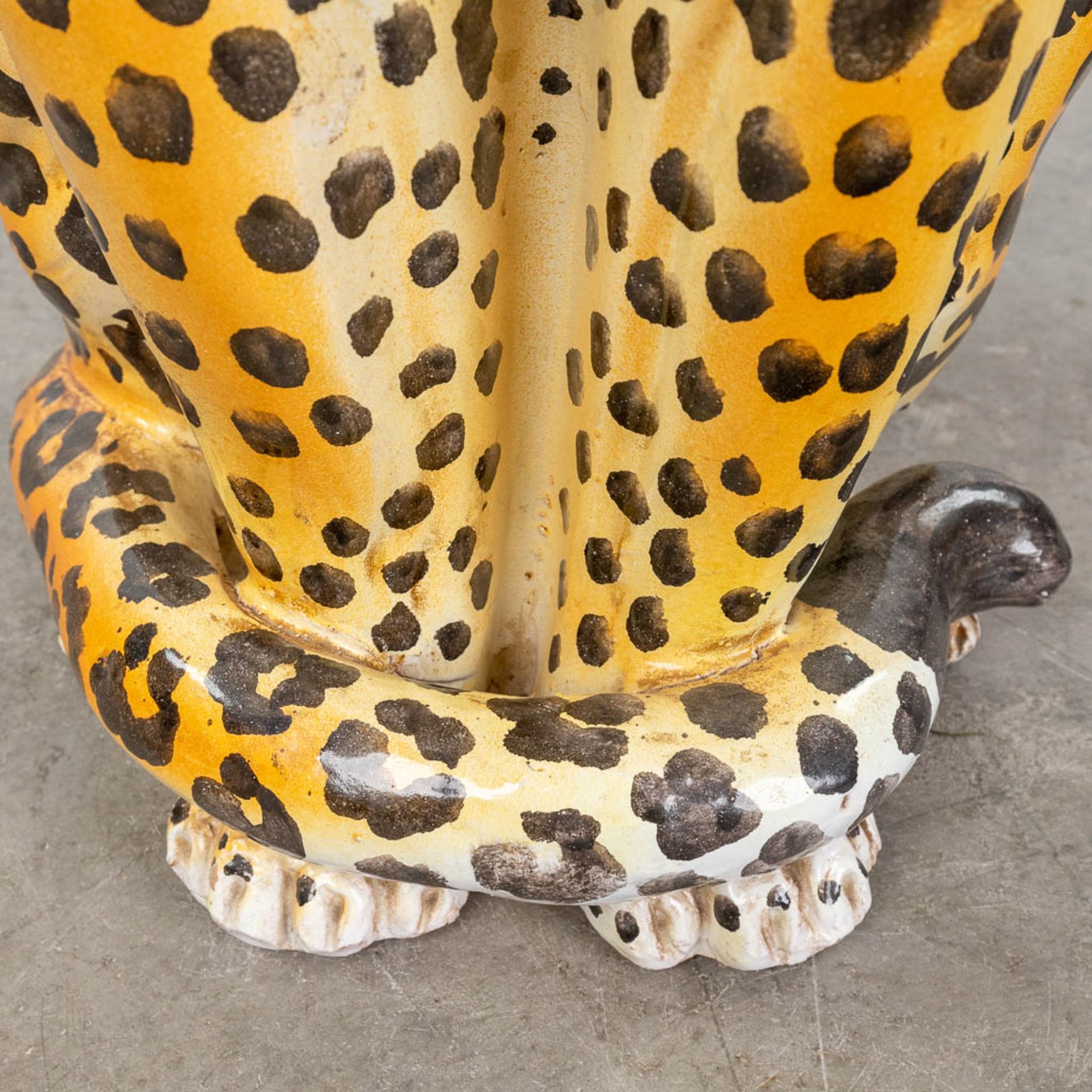 A mid-century leopard, terracotta. Italy, 20th C. (L:40 x W:32 x H:85 cm) - Image 10 of 12