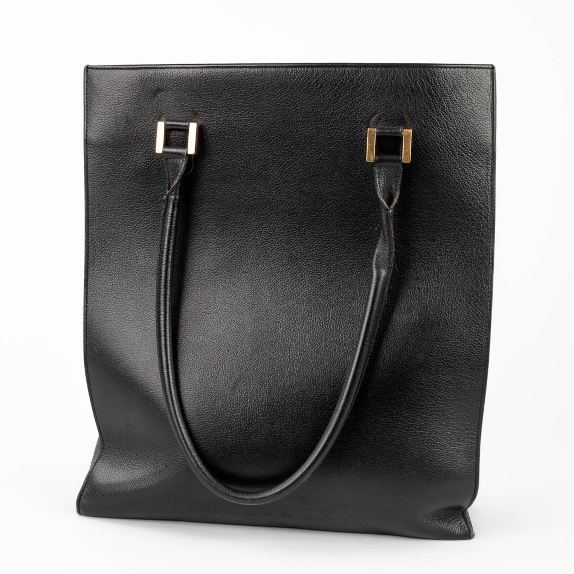 Delvaux, a 'Tote Bag' made of black leather with gold-plated hardware. (W:31,5 x H:37,5 cm) - Image 6 of 19