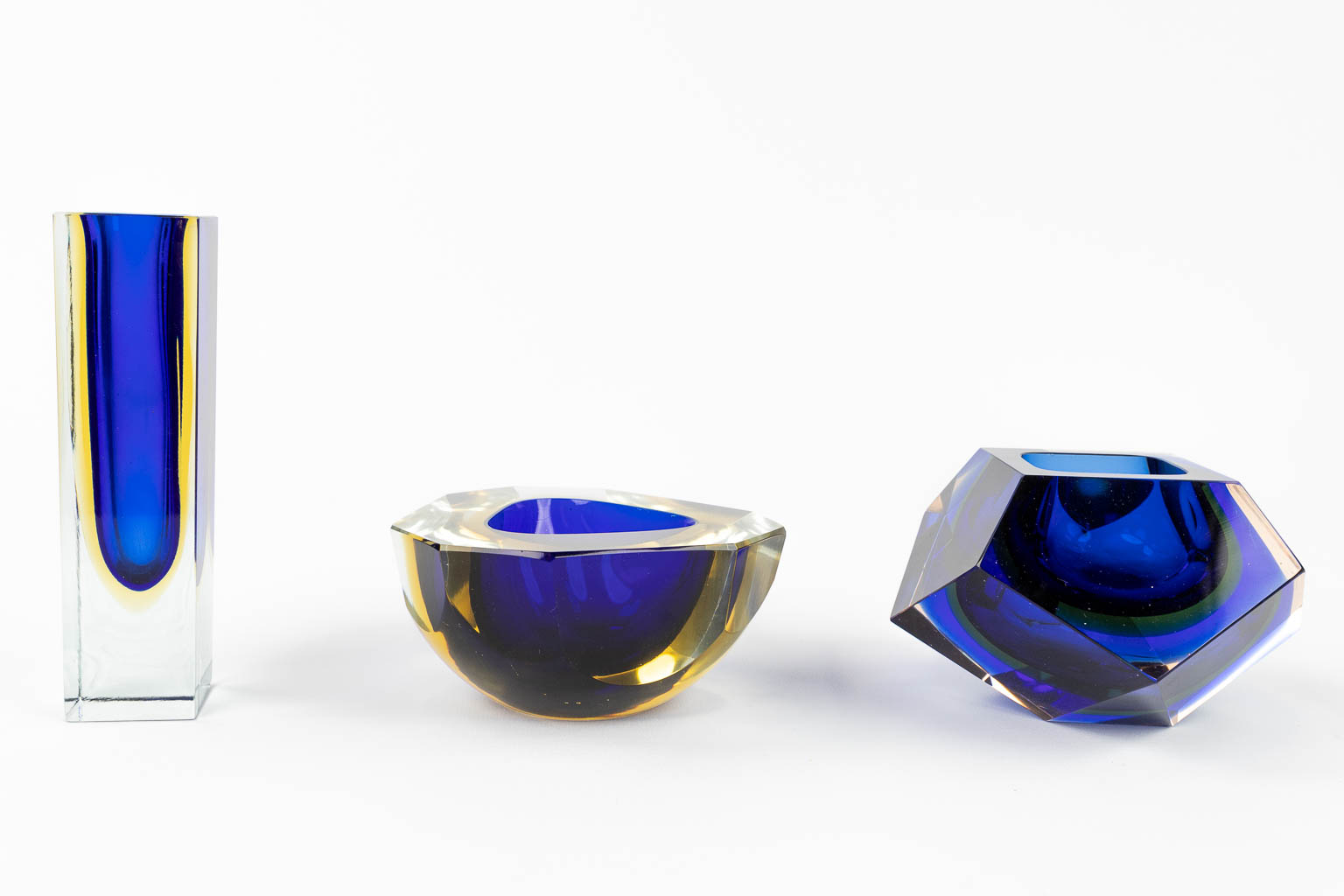 A collection of 3 'Somerso' glass items, made in Murano, Italy. (L:3,7 x W:3,7 x H:15 cm) - Image 6 of 13