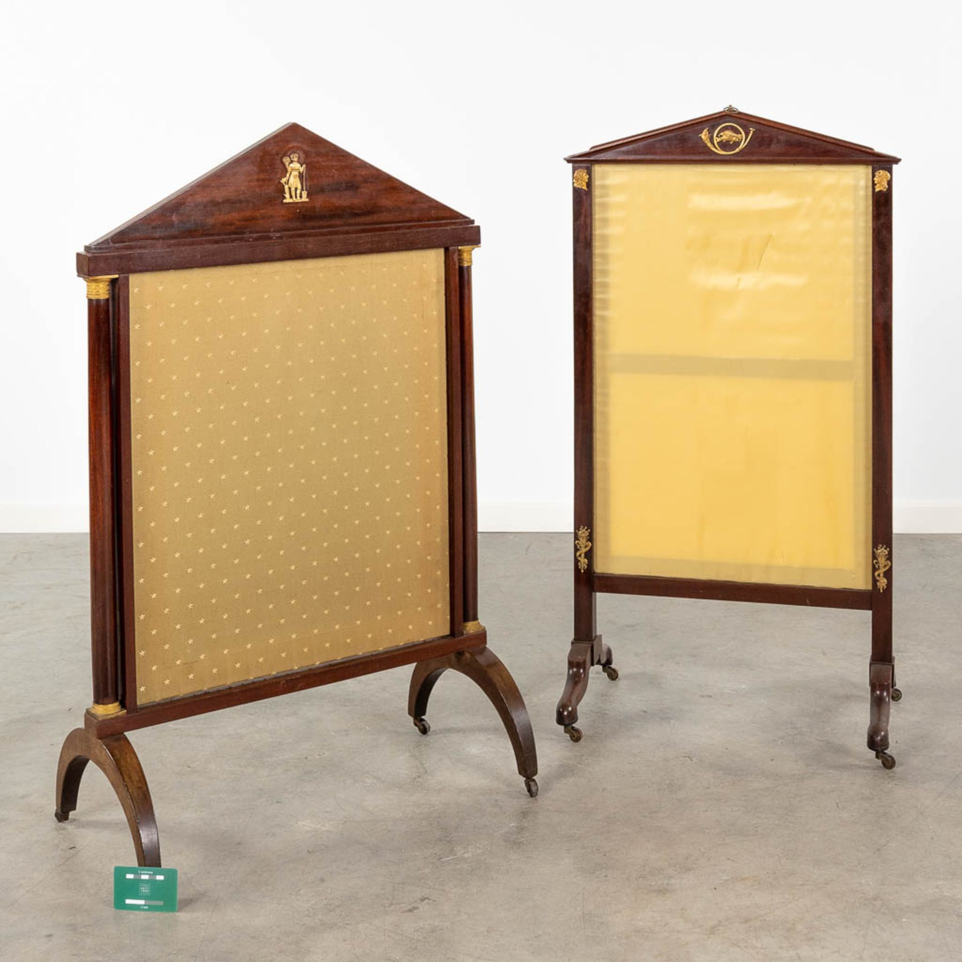 A collection of 2 fireplace screens, made of mahogany in empire style. 19th C. (W:56 x H:101 cm) - Image 2 of 15