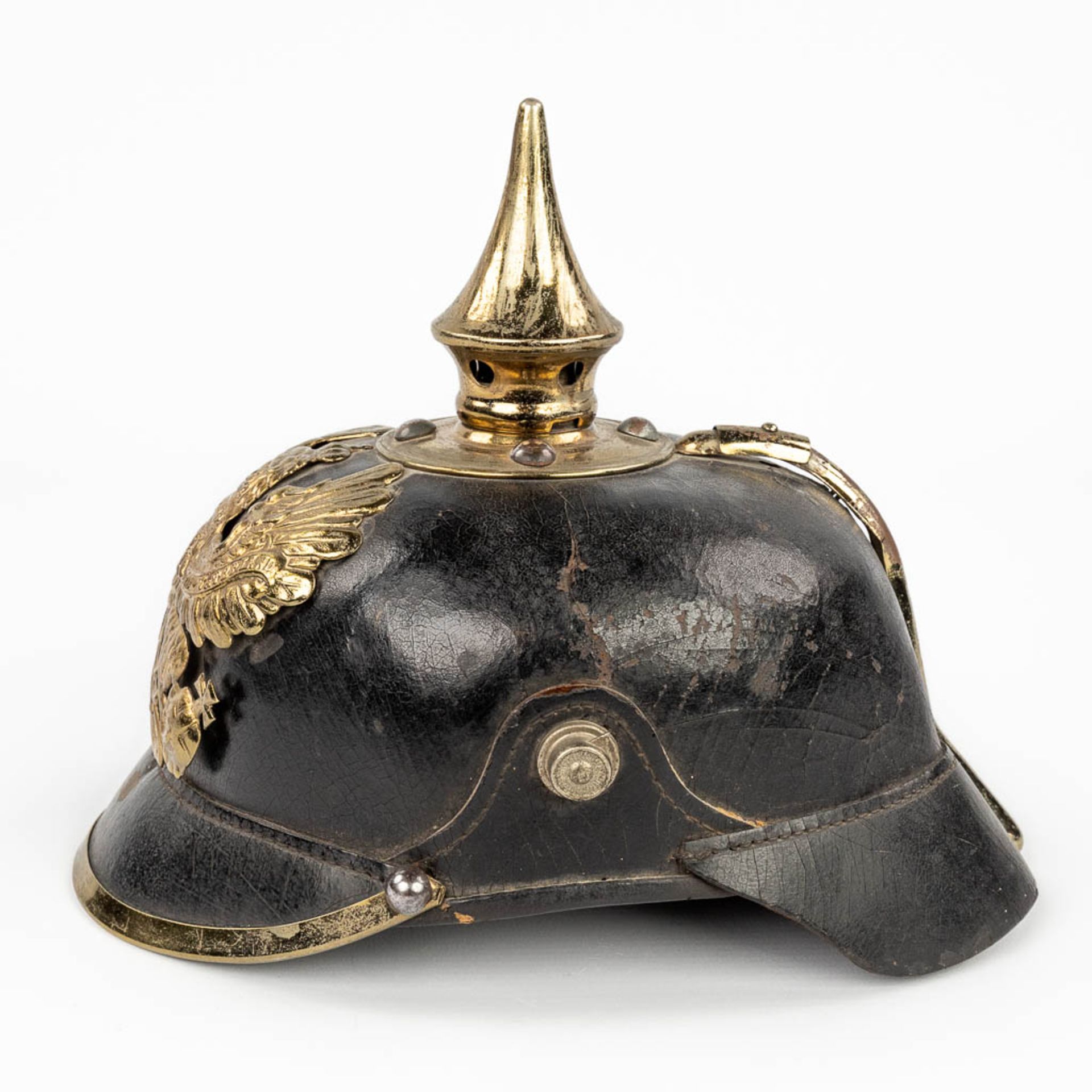 An antique German 'Pickelhaube' decorated with an eagle. Dating 1914-1918. (L:25 x W:18 x H:21 cm) - Bild 3 aus 17