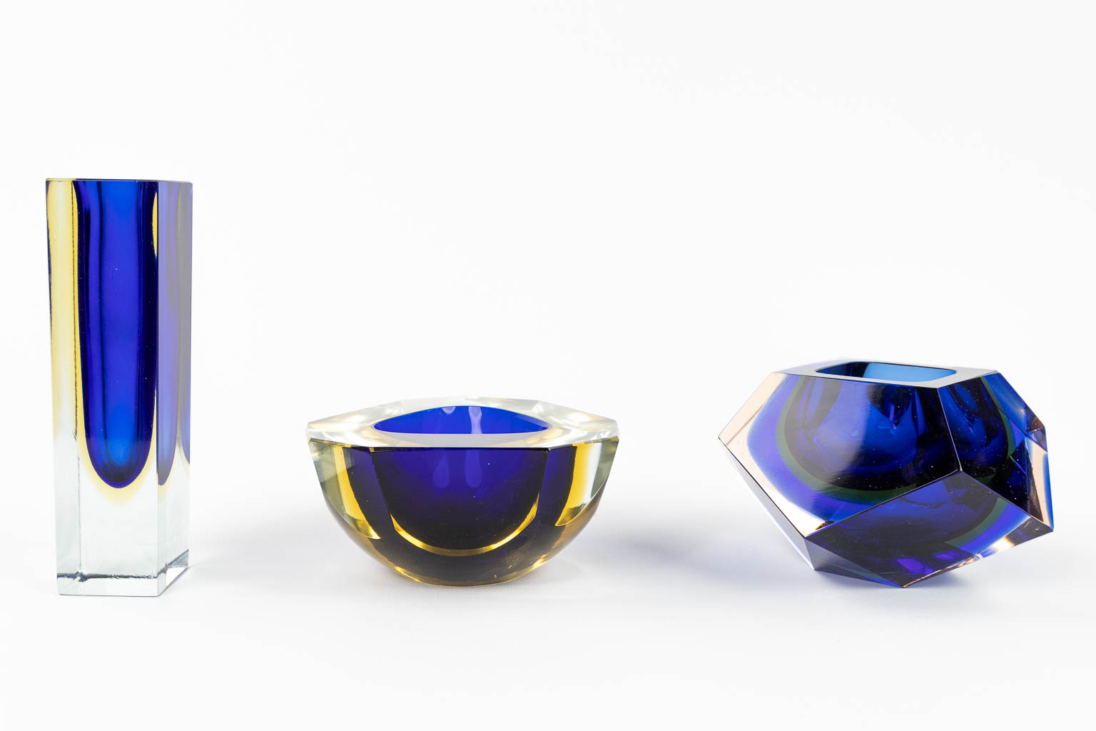 A collection of 3 'Somerso' glass items, made in Murano, Italy. (L:3,7 x W:3,7 x H:15 cm) - Image 10 of 13