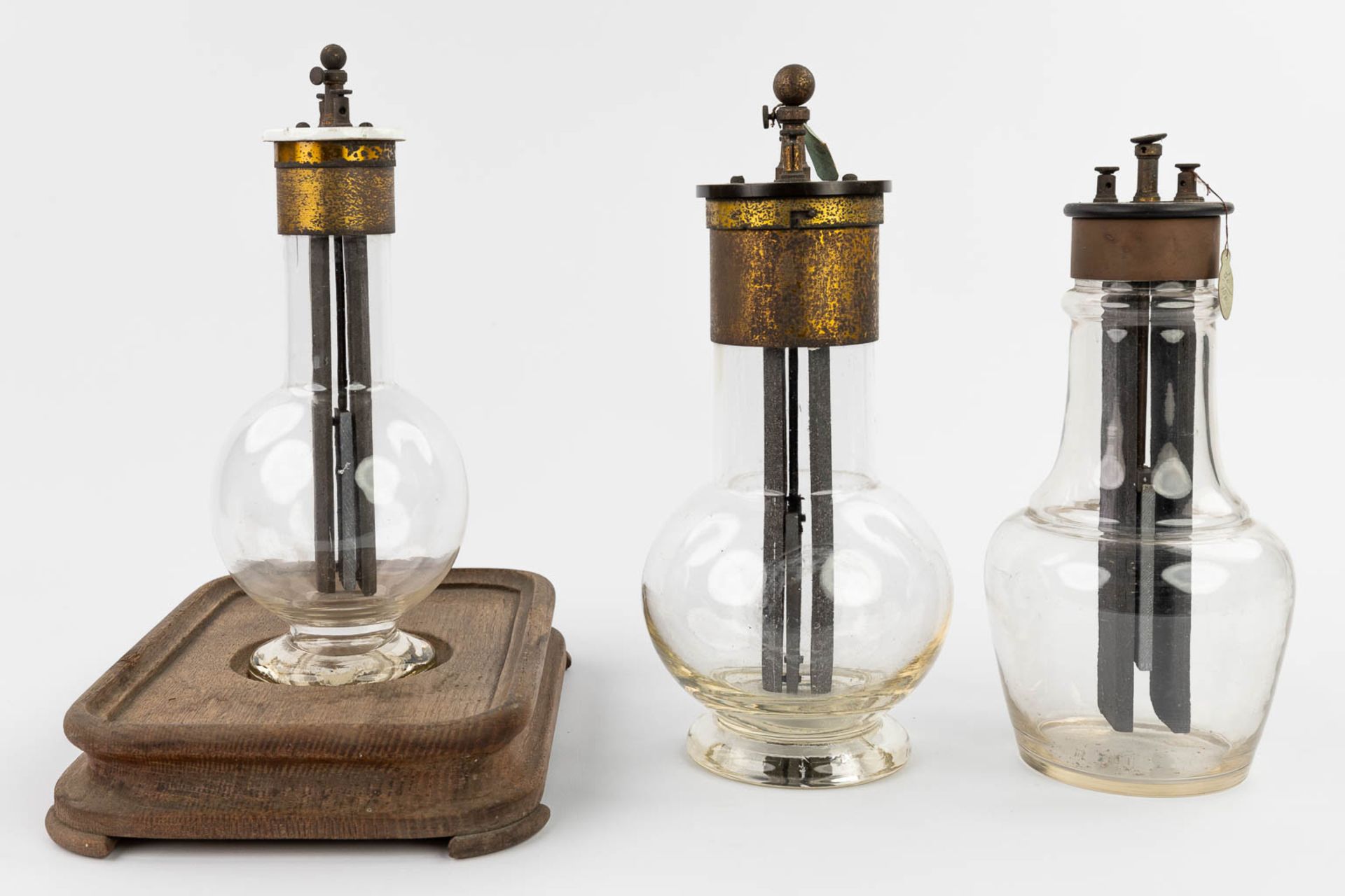 A collection of 3 'Grenet Cell' batteries made of glass. (H:30 x D:14 cm) - Image 14 of 14