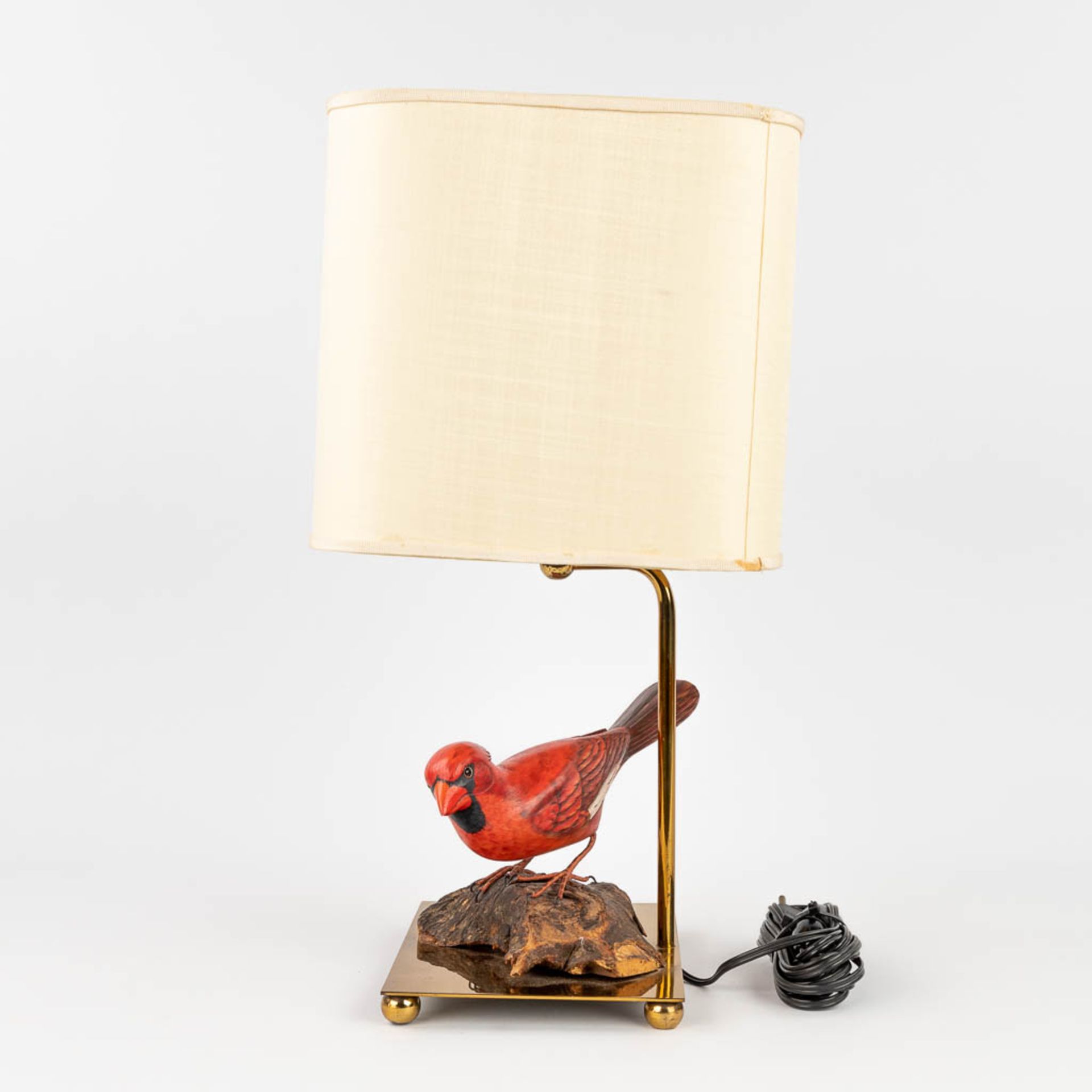 A mid-century table lamp with a 'Northern Cardinal' bird. (H:30 cm) - Image 6 of 12