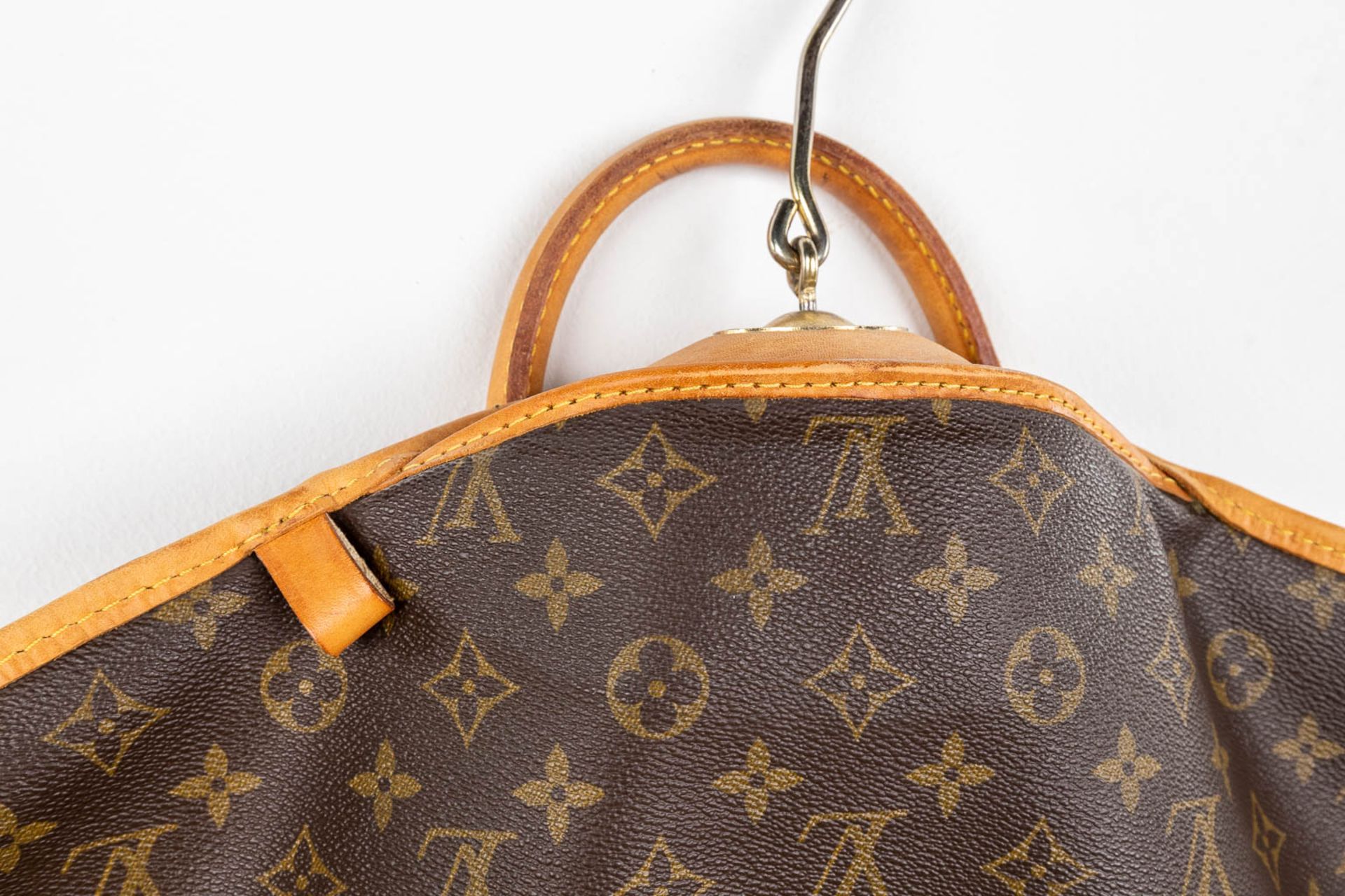 Louis Vuitton, a vintage costume storage bag made of leather. (H:123 cm) - Image 17 of 18